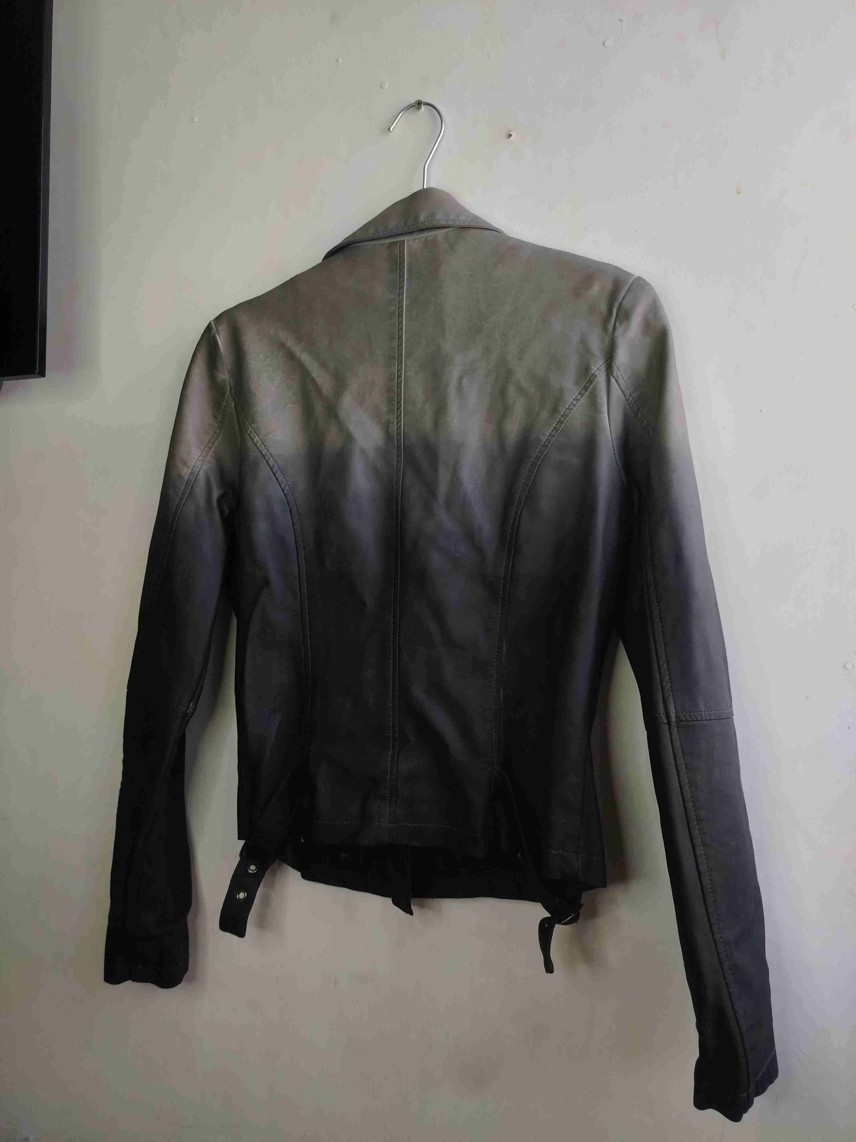 Chaqueta de cuero negra - miniatura 3