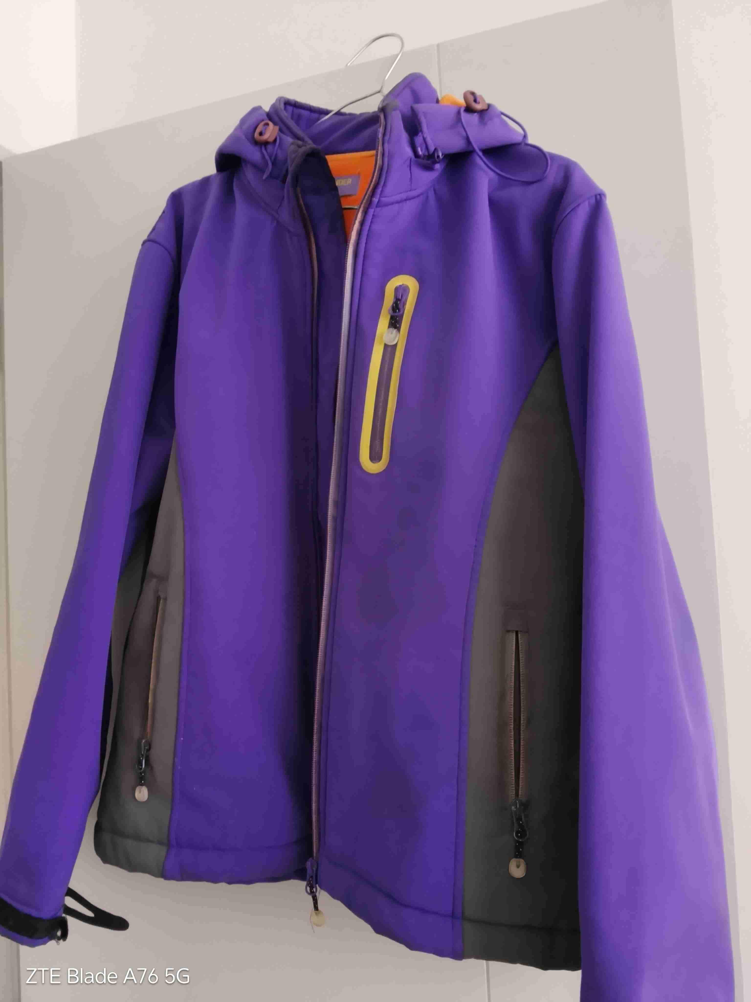 Chaqueta morada impermeable - miniatura 1