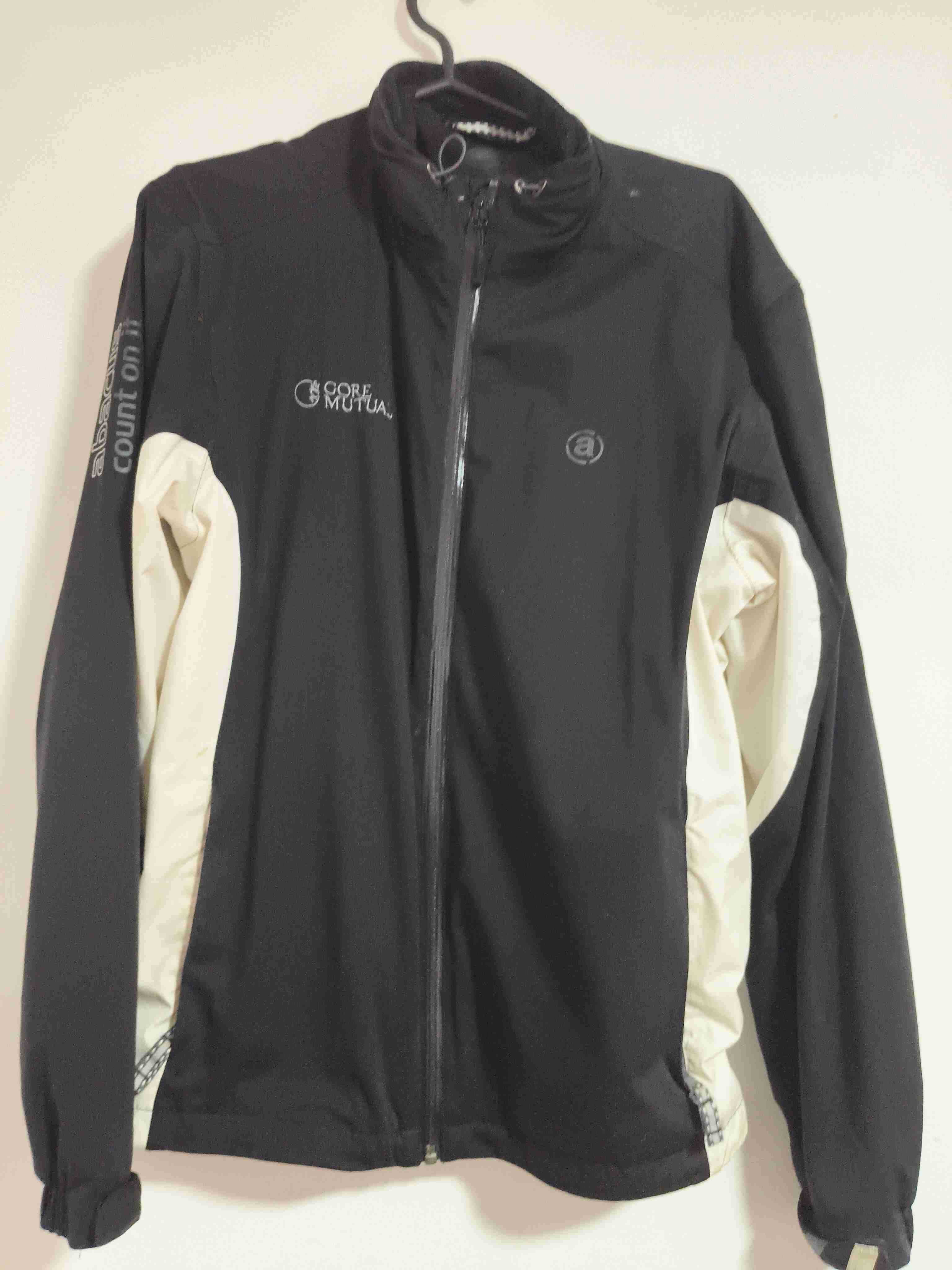 Chaqueta negra con logos - miniatura 1