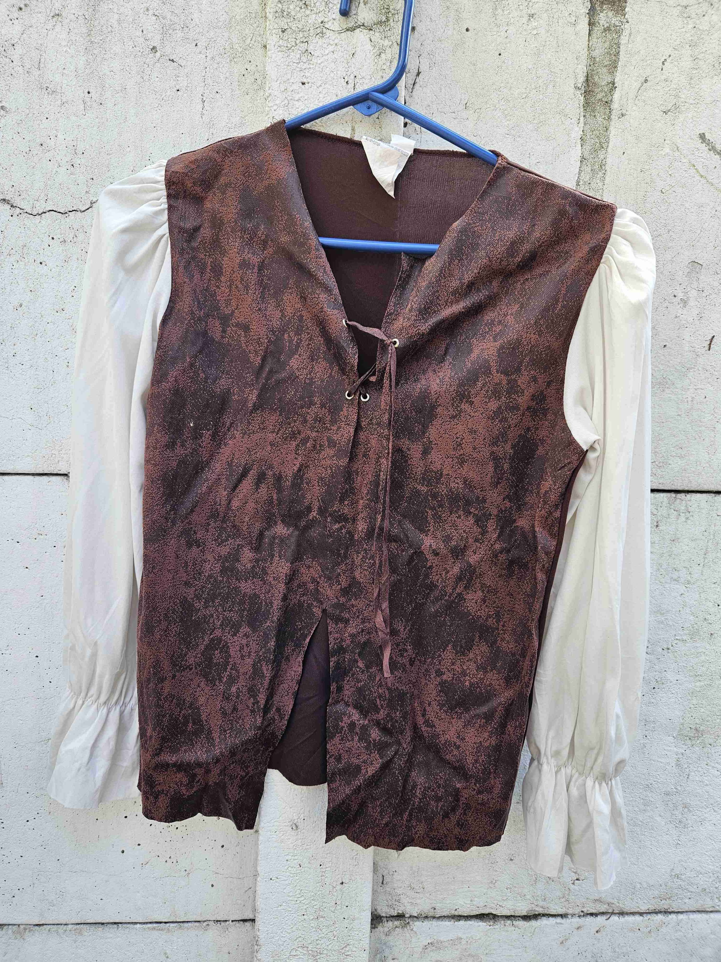 Blusa con chaleco y pantalon medieval - miniatura 1