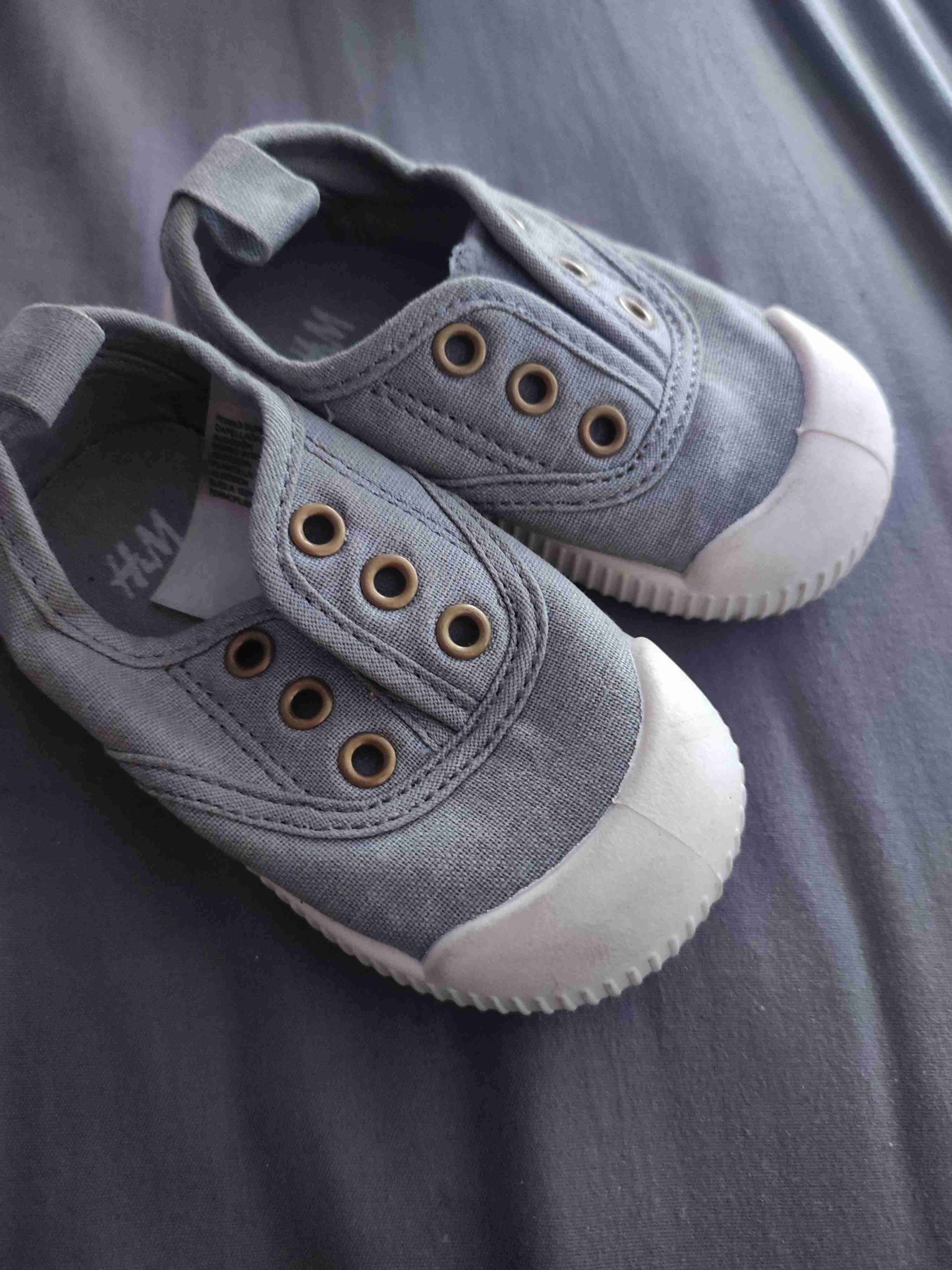 Zapatillas grises de bebé