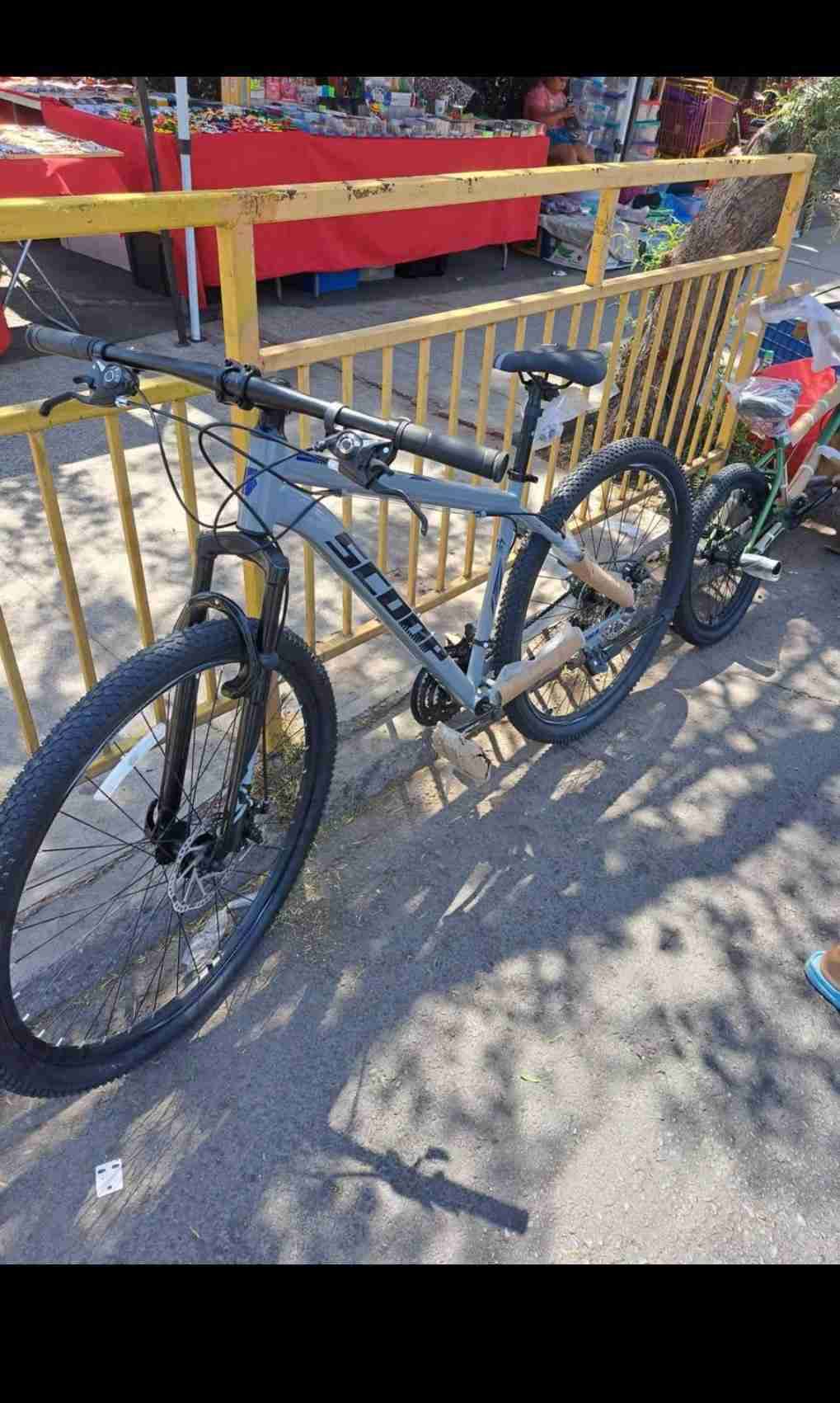 Bicicleta todo terreno gris scoop - miniatura 1