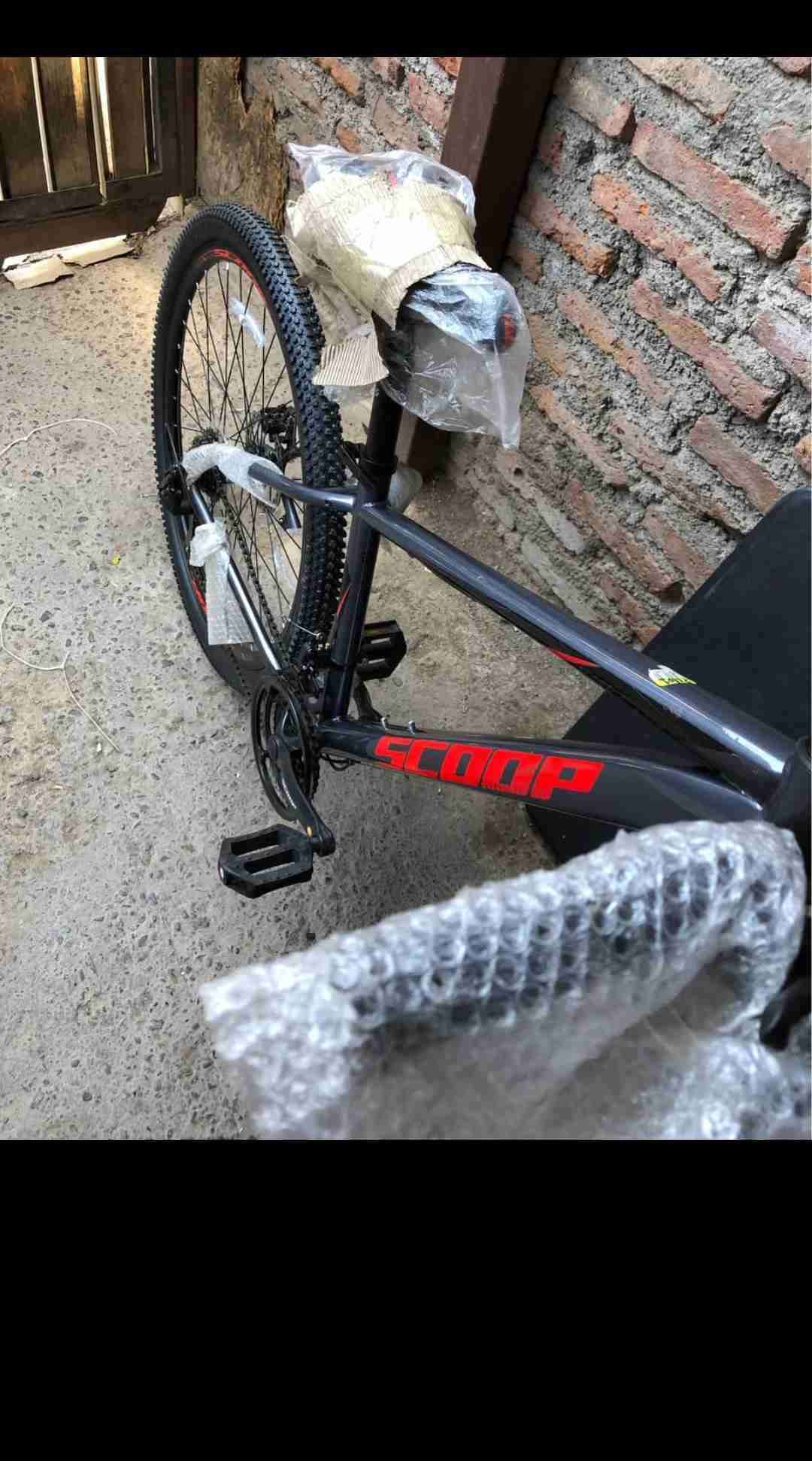 Bicicleta de montaña negra - miniatura 4