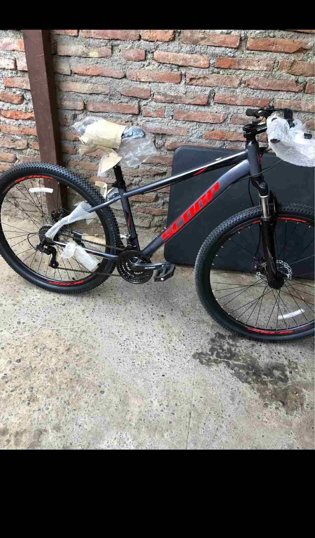 Bicicleta de montaña negra - miniatura 6