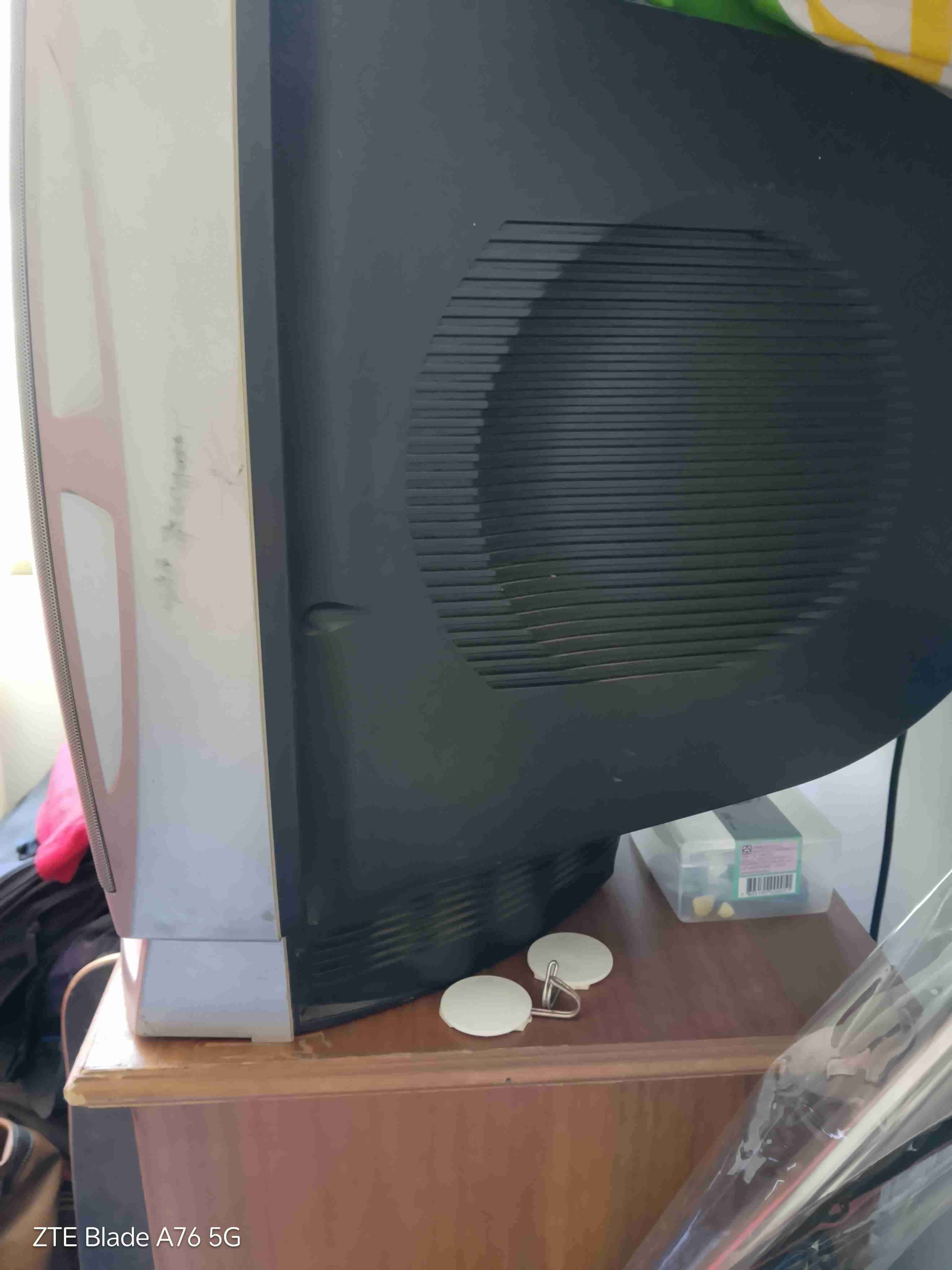 Televisor Daewoo antiguo - miniatura 2