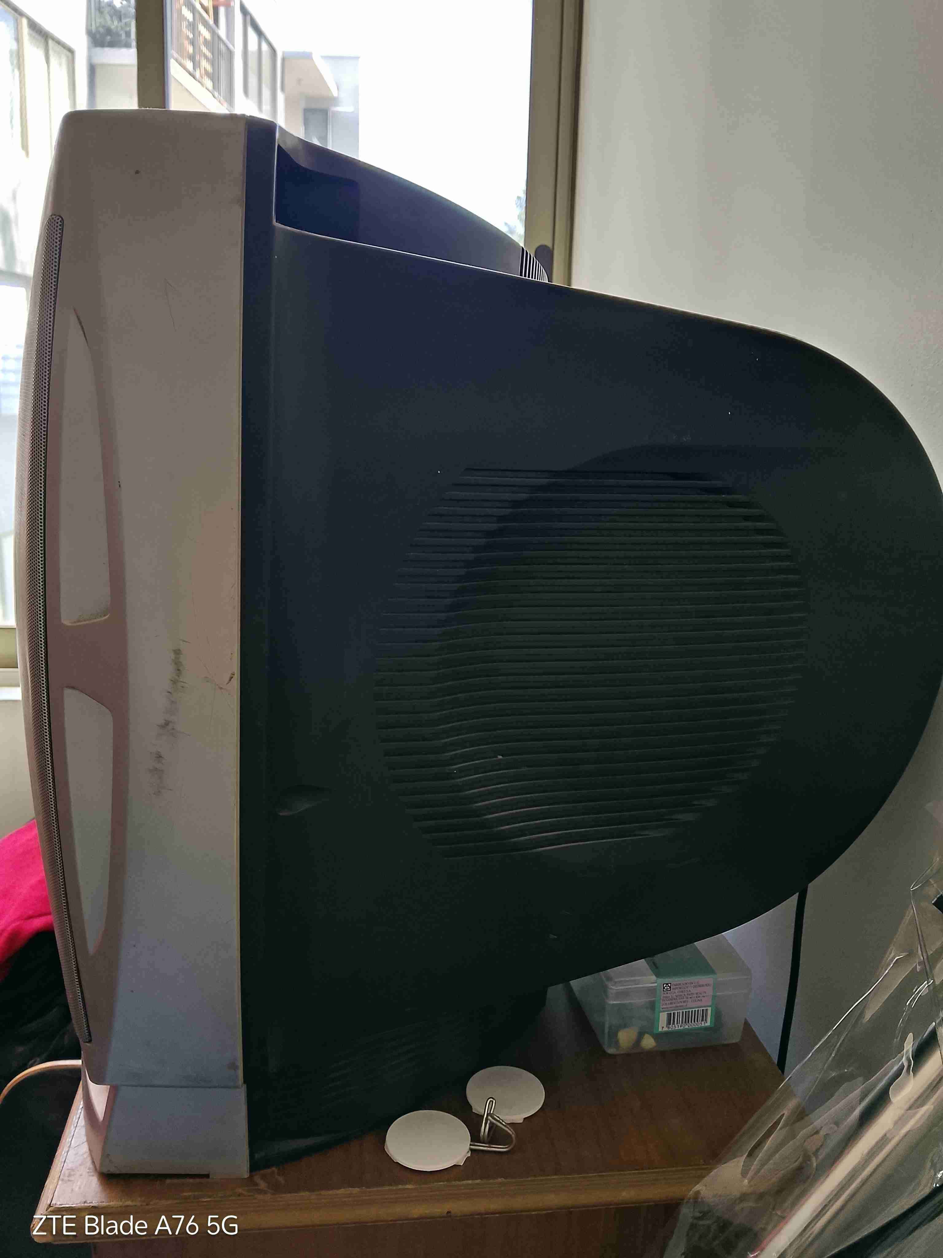 Televisor Daewoo antiguo - miniatura 3