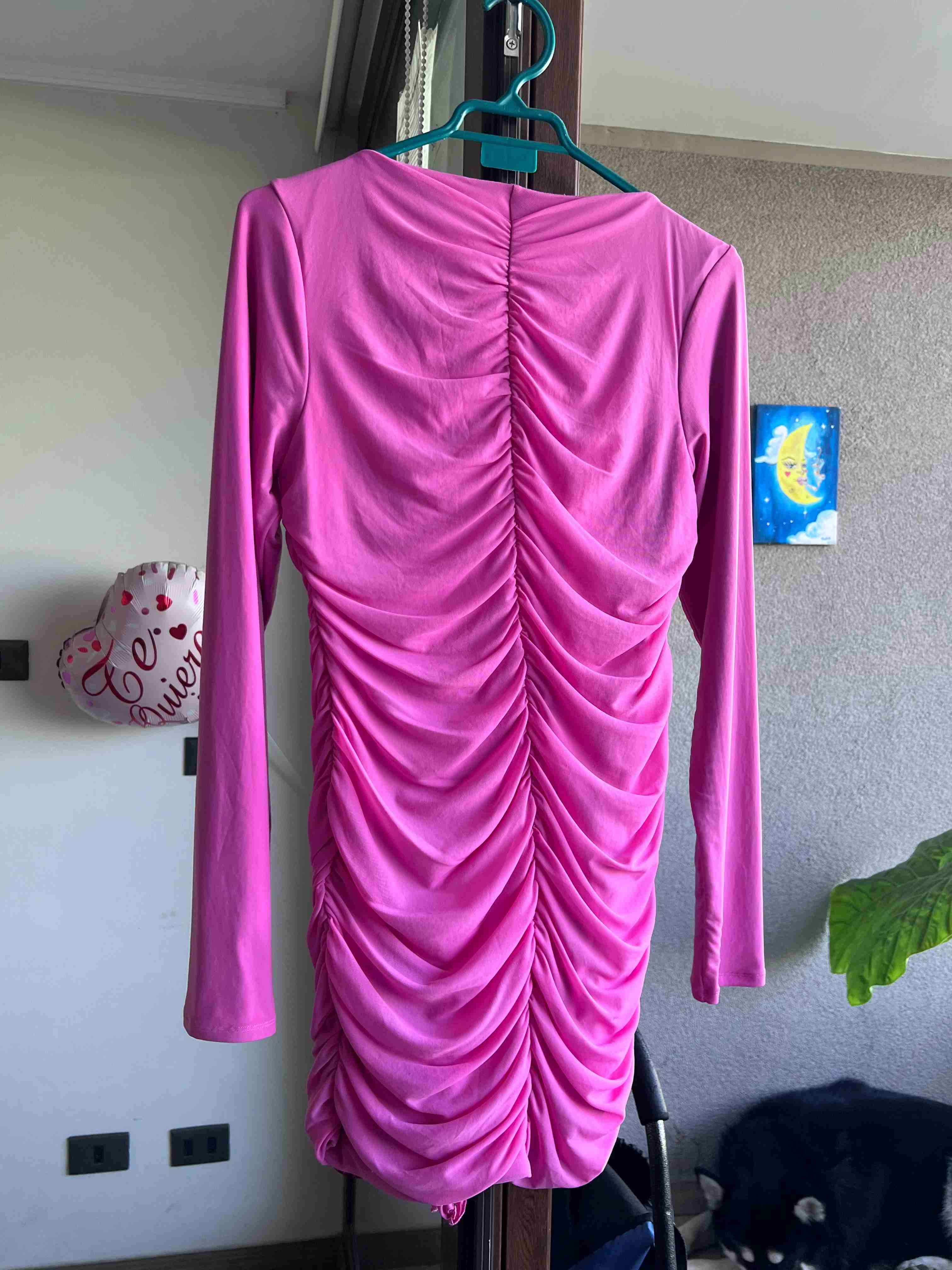 Vestido rosa fruncido con volantes - miniatura 2