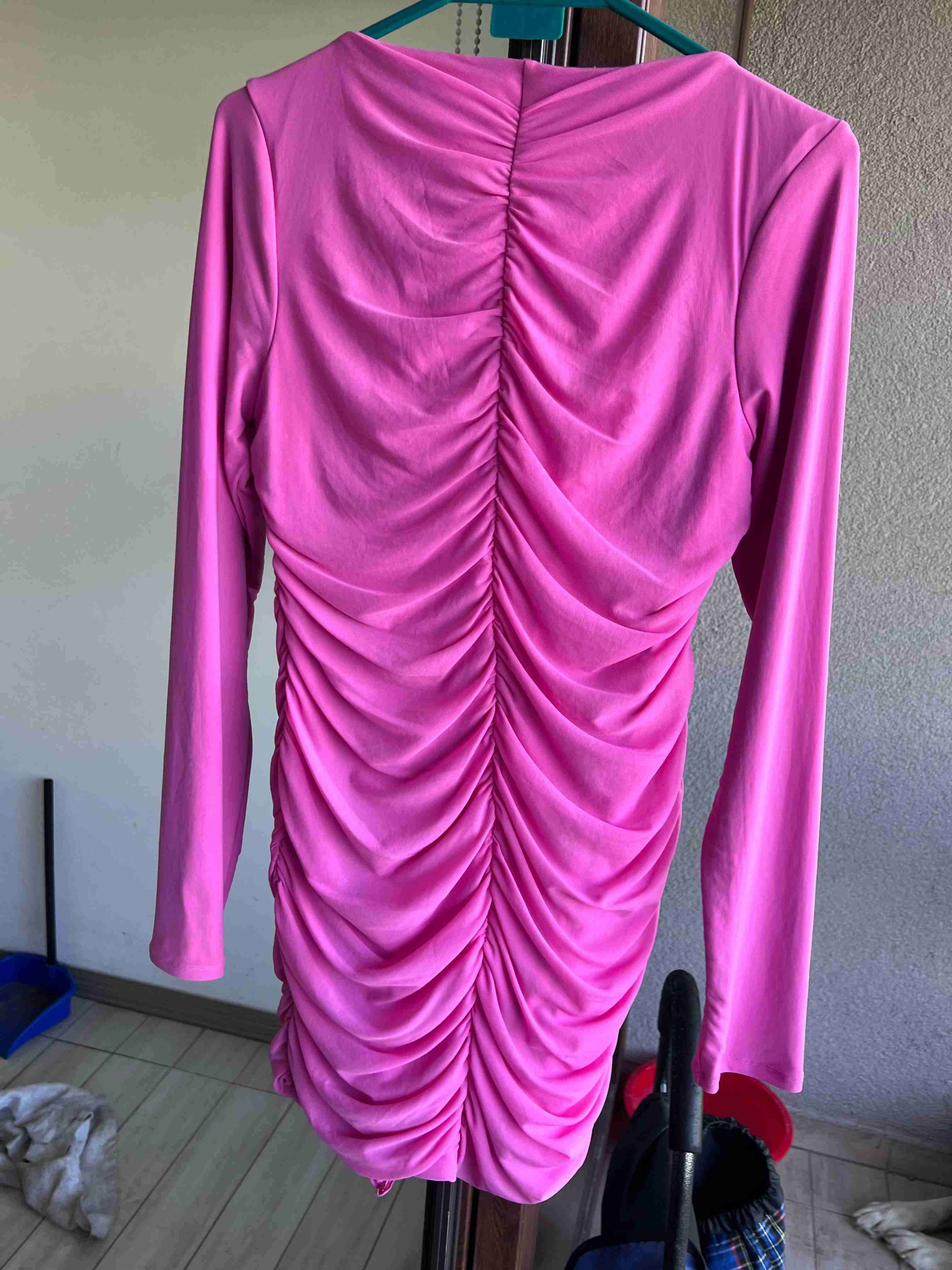 Vestido rosa fruncido con volantes - miniatura 5