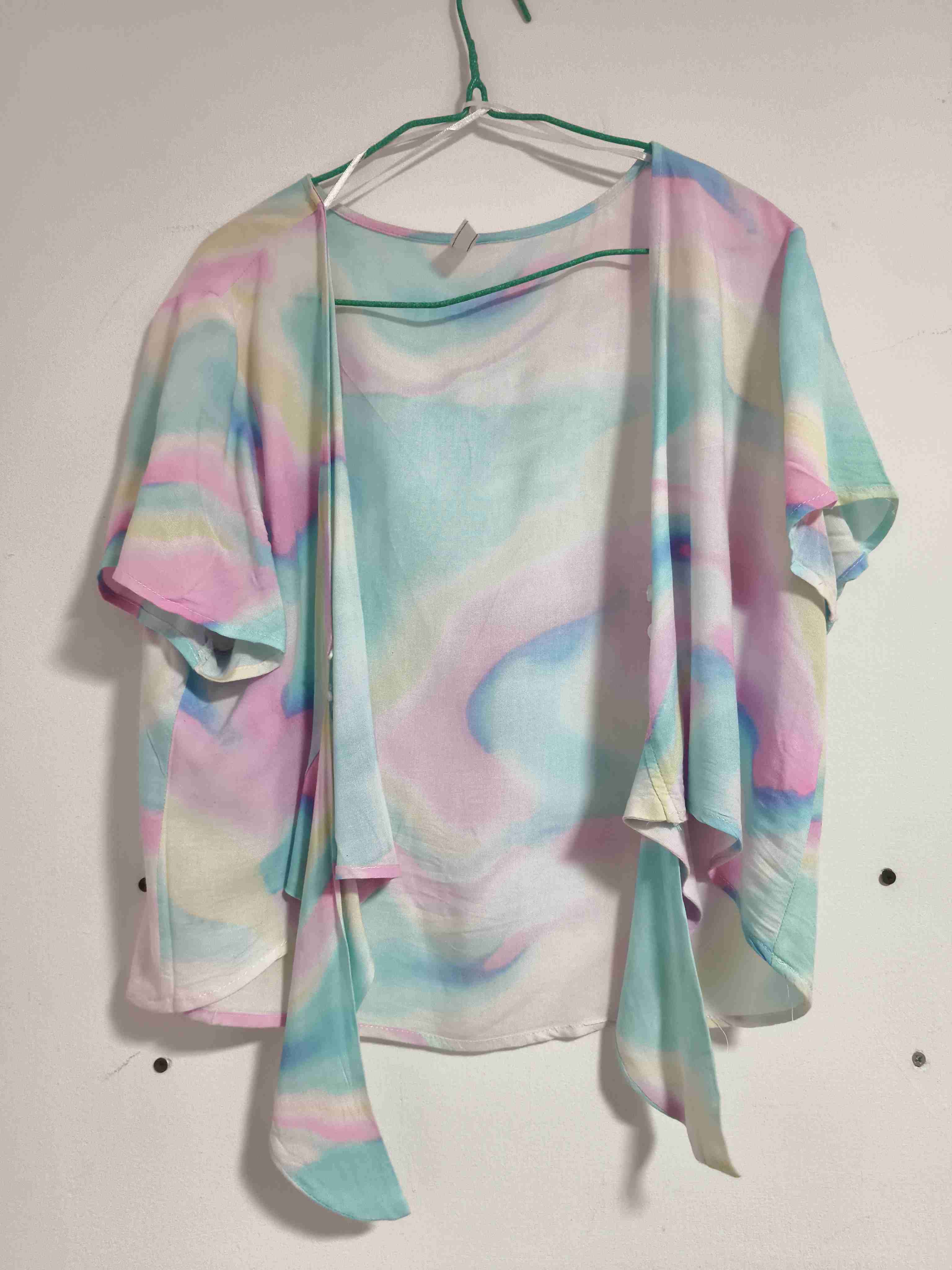 Kimono colorido de mujer - miniatura 1