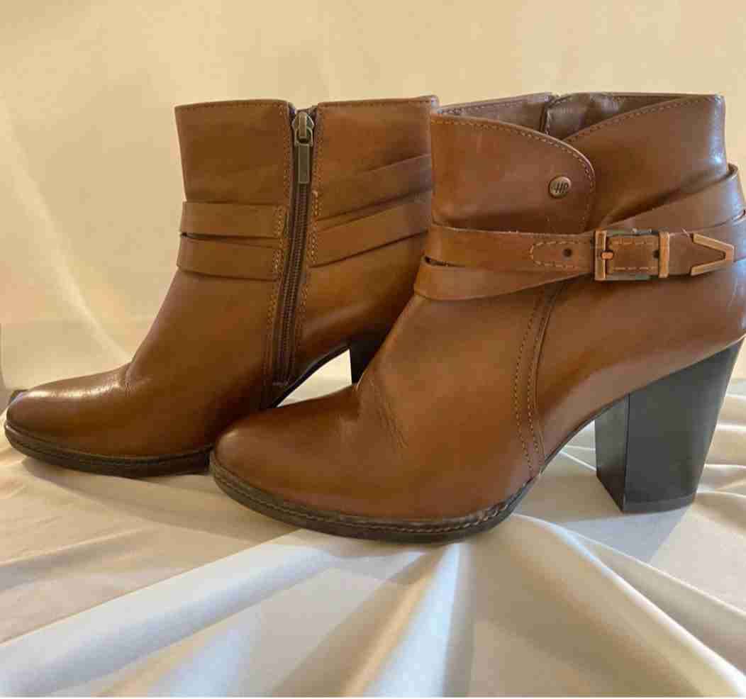 Botines de cuero marrón