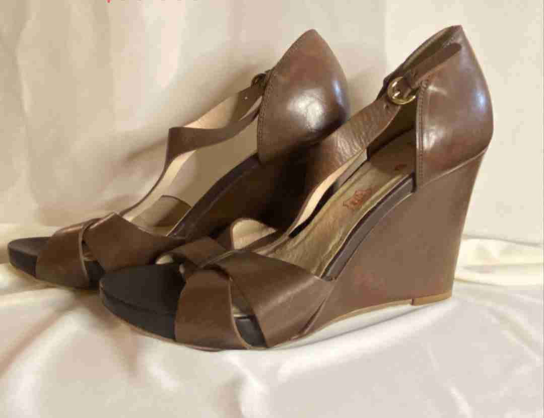 Sandalias cuña marrones
