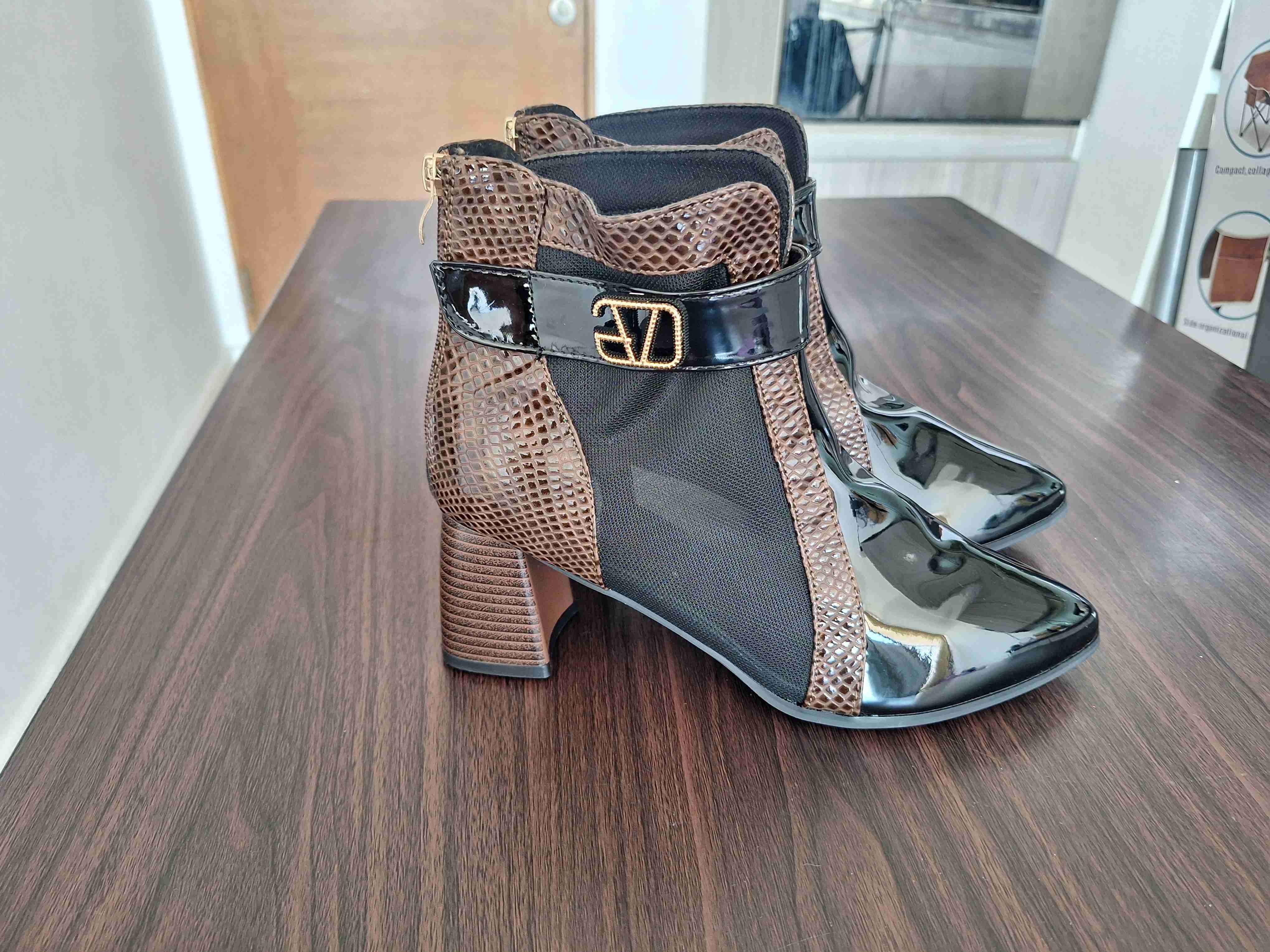 Botines marrones de charol y cuero - miniatura 1