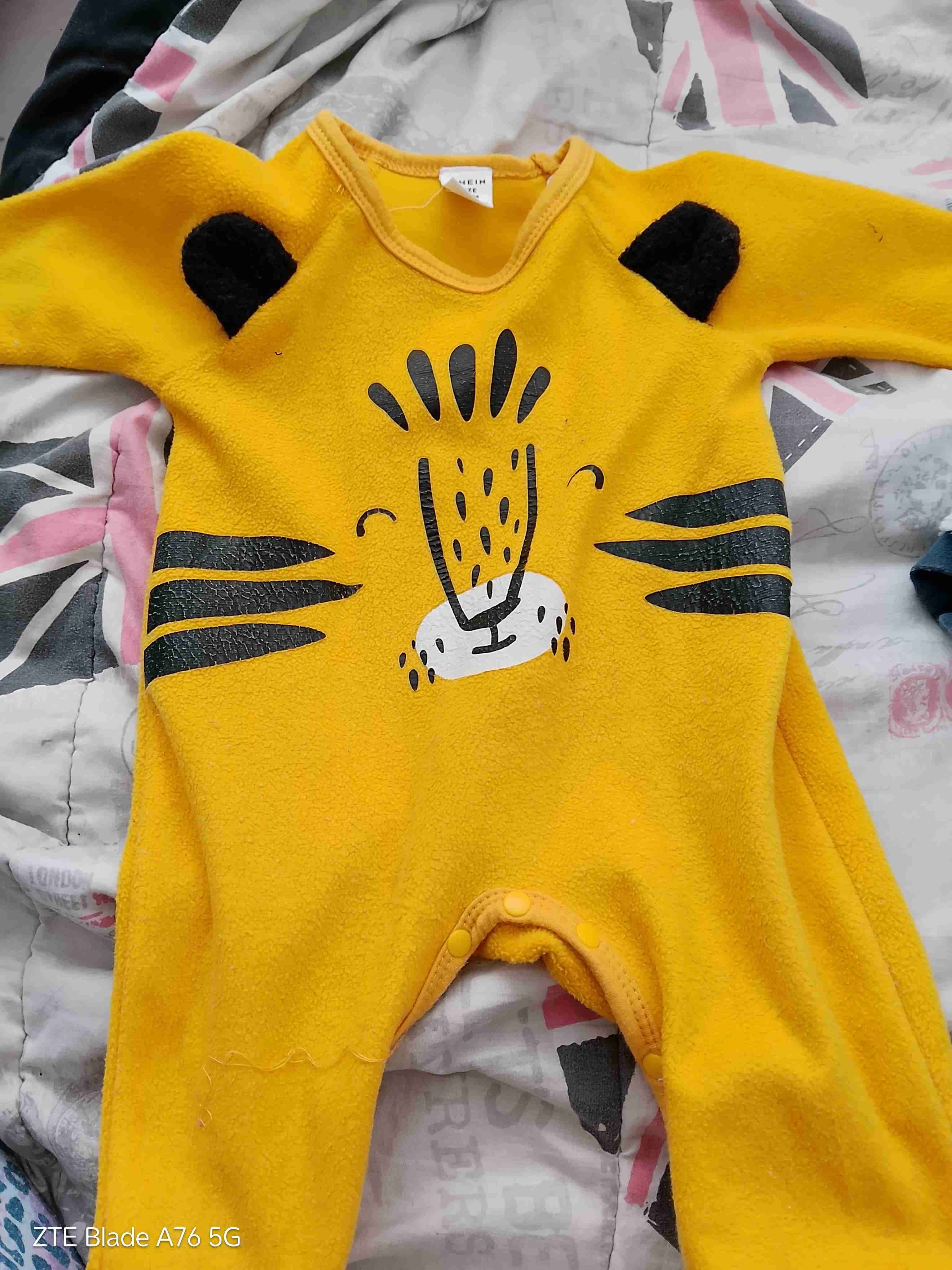 Enterito bebé amarillo con diseño de tigre - miniatura 1