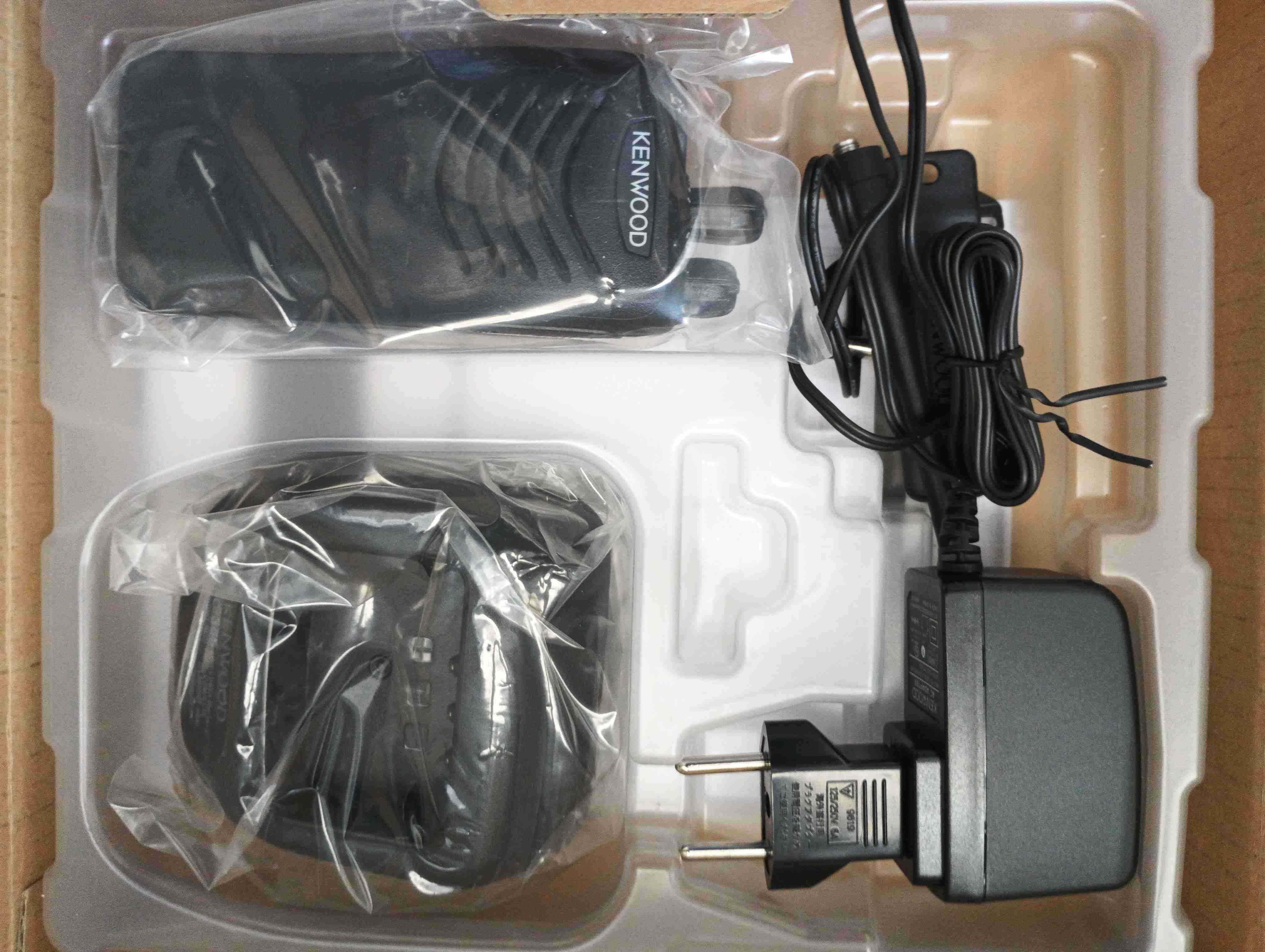 07 Radios Kenwood con cargador - miniatura 1