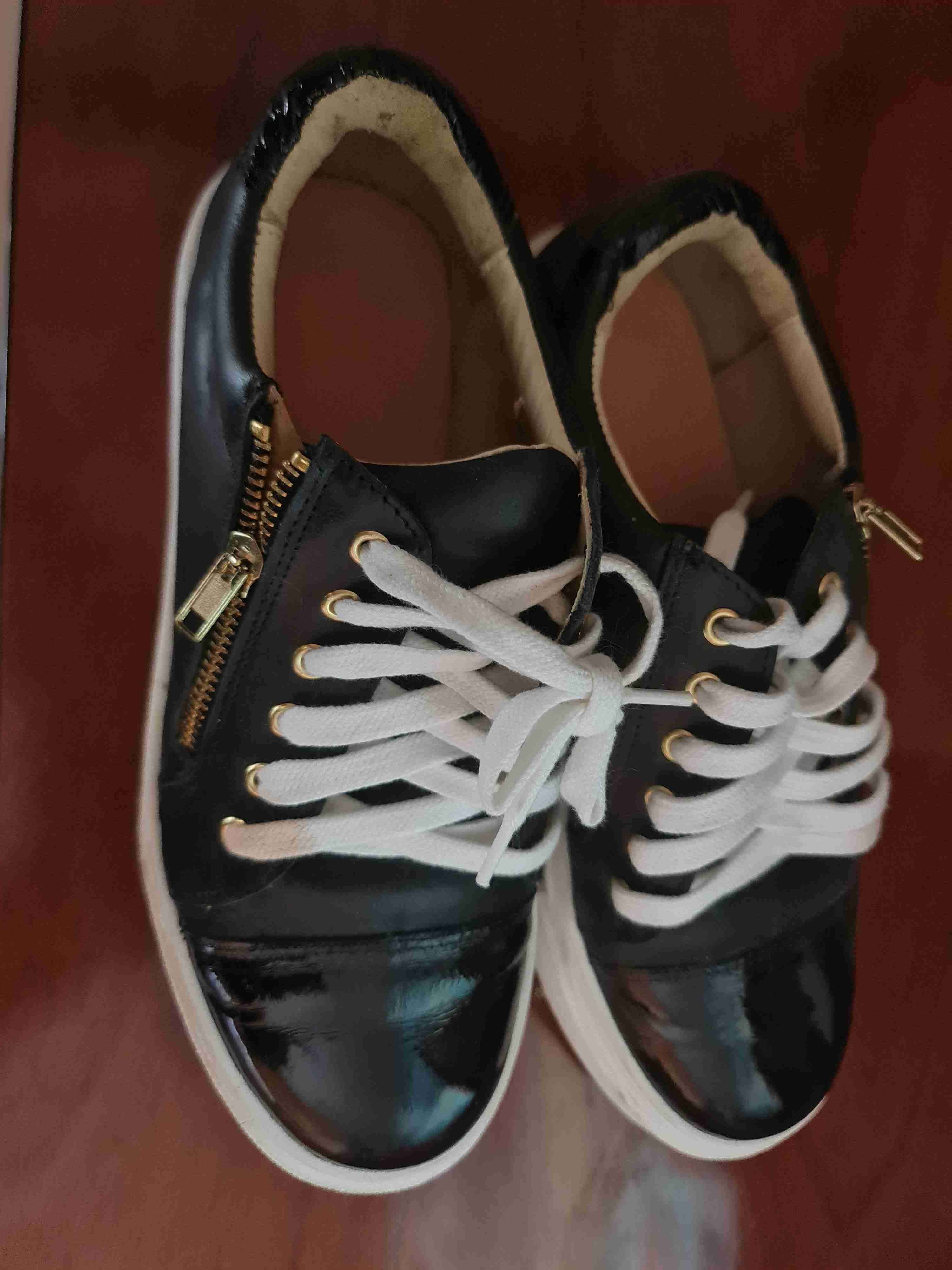 Zapatillas negras con cordones y cierre - miniatura 3