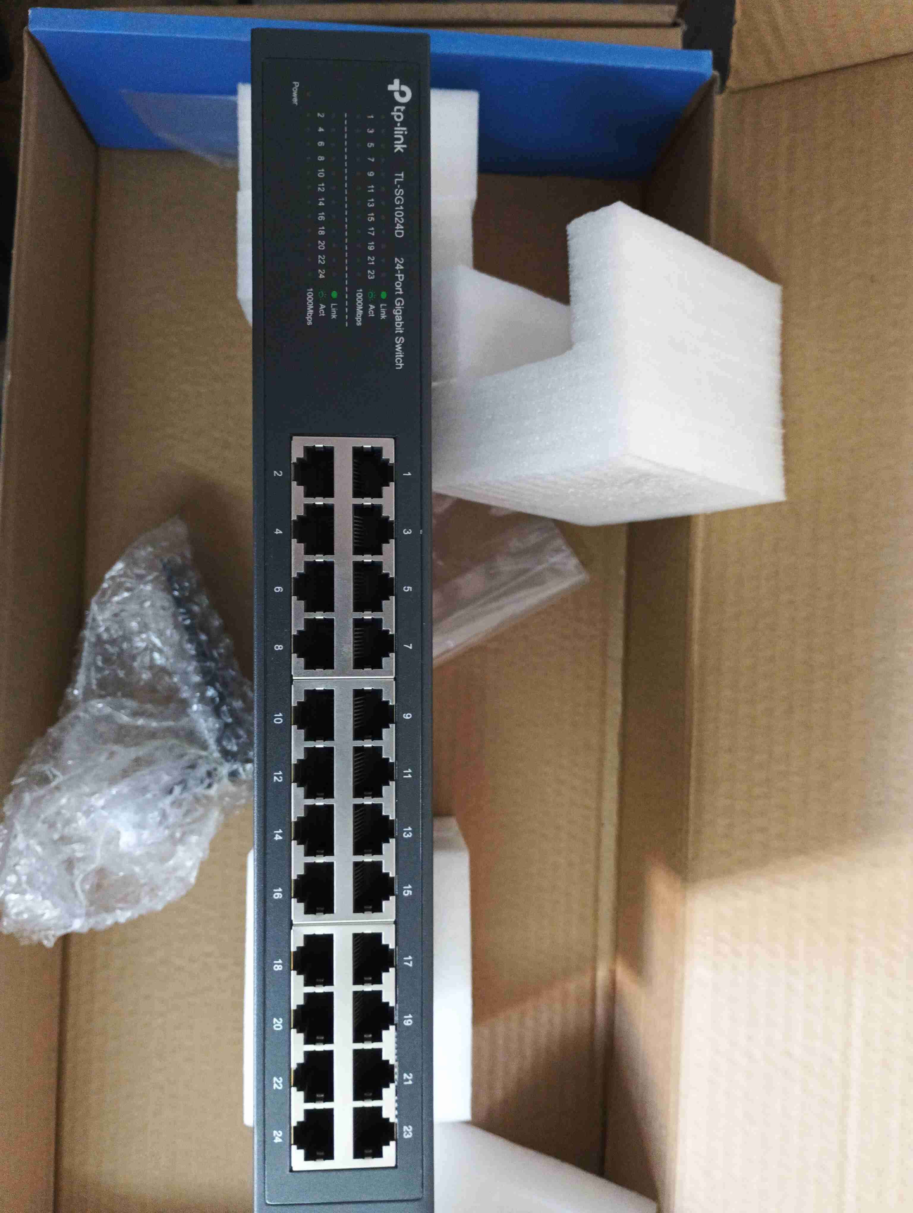 Switch TP-Link 24 puertos - miniatura 3