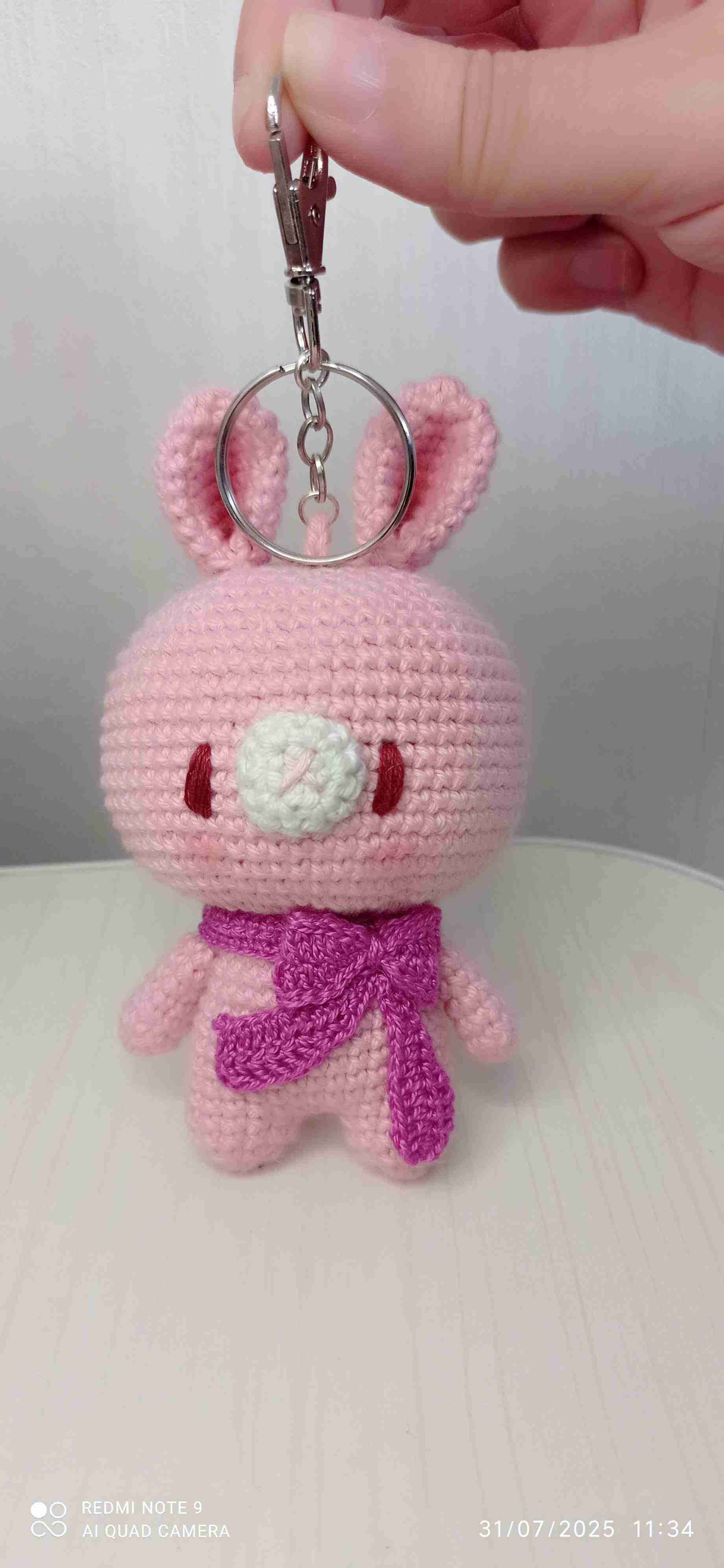 Llavero conejo de crochet - miniatura 1