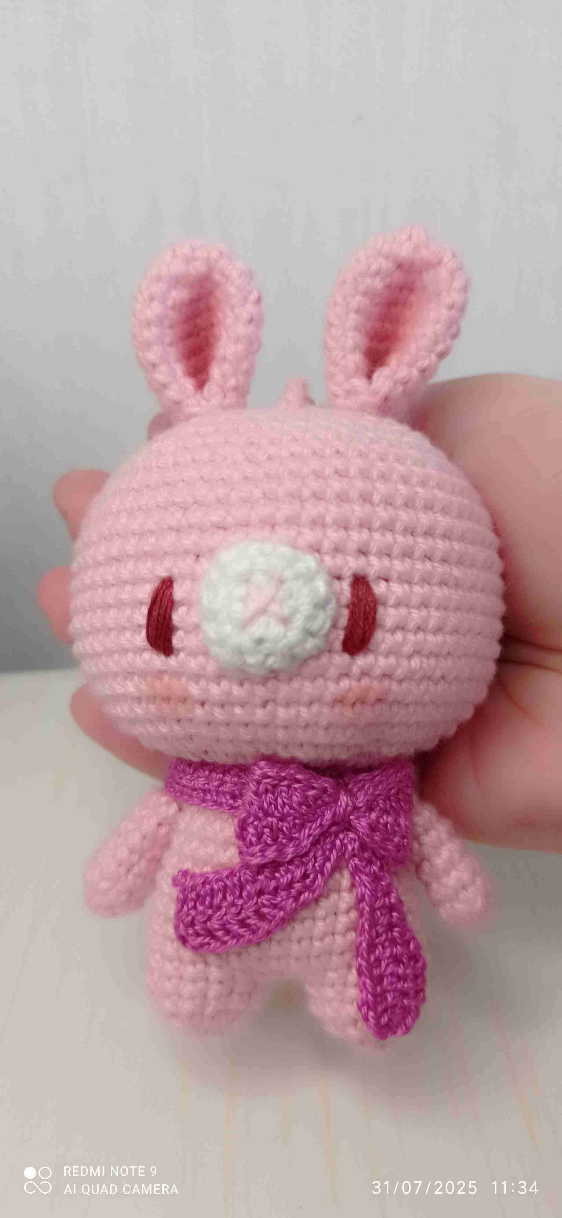 Llavero conejo de crochet - miniatura 2