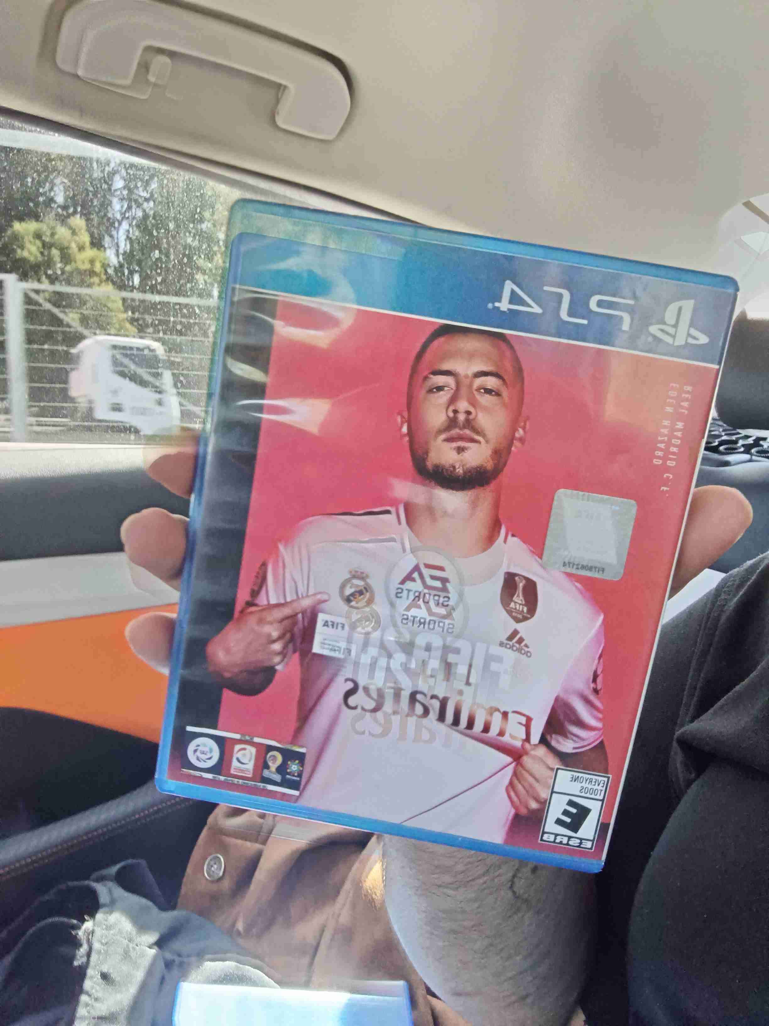 Juego PS4 PES 2019 y FIFA20 - miniatura 4