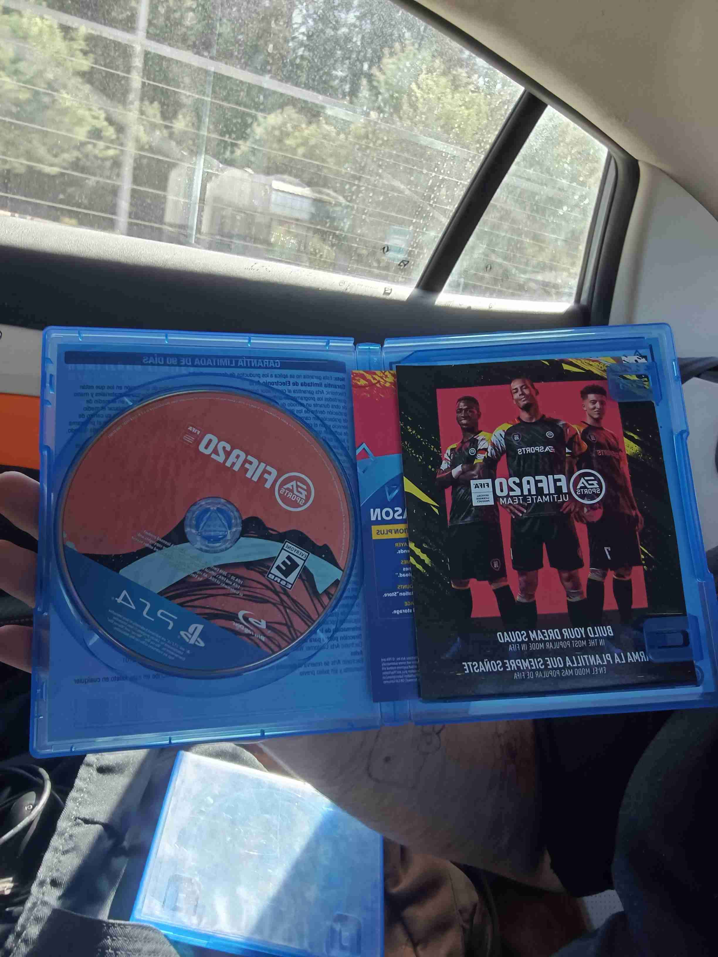 Juego PS4 PES 2019 y FIFA20 - miniatura 5