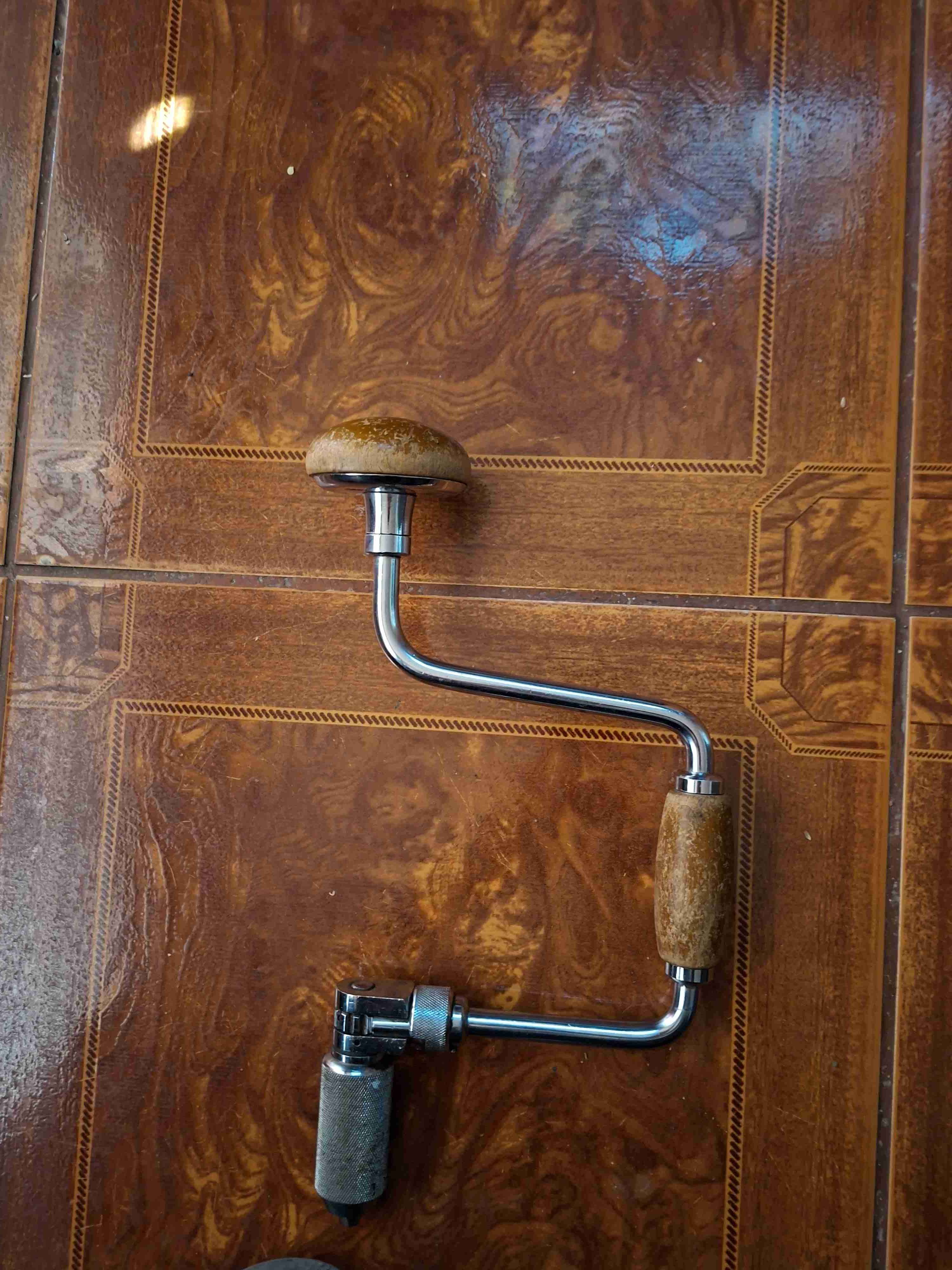 Taladro manual antiguo