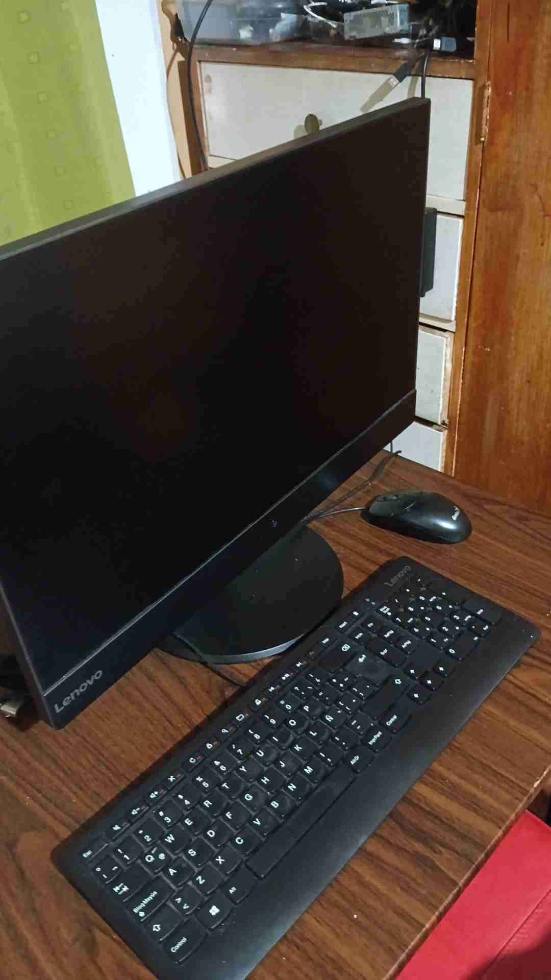 Computador Lenovo todo en uno - miniatura 1