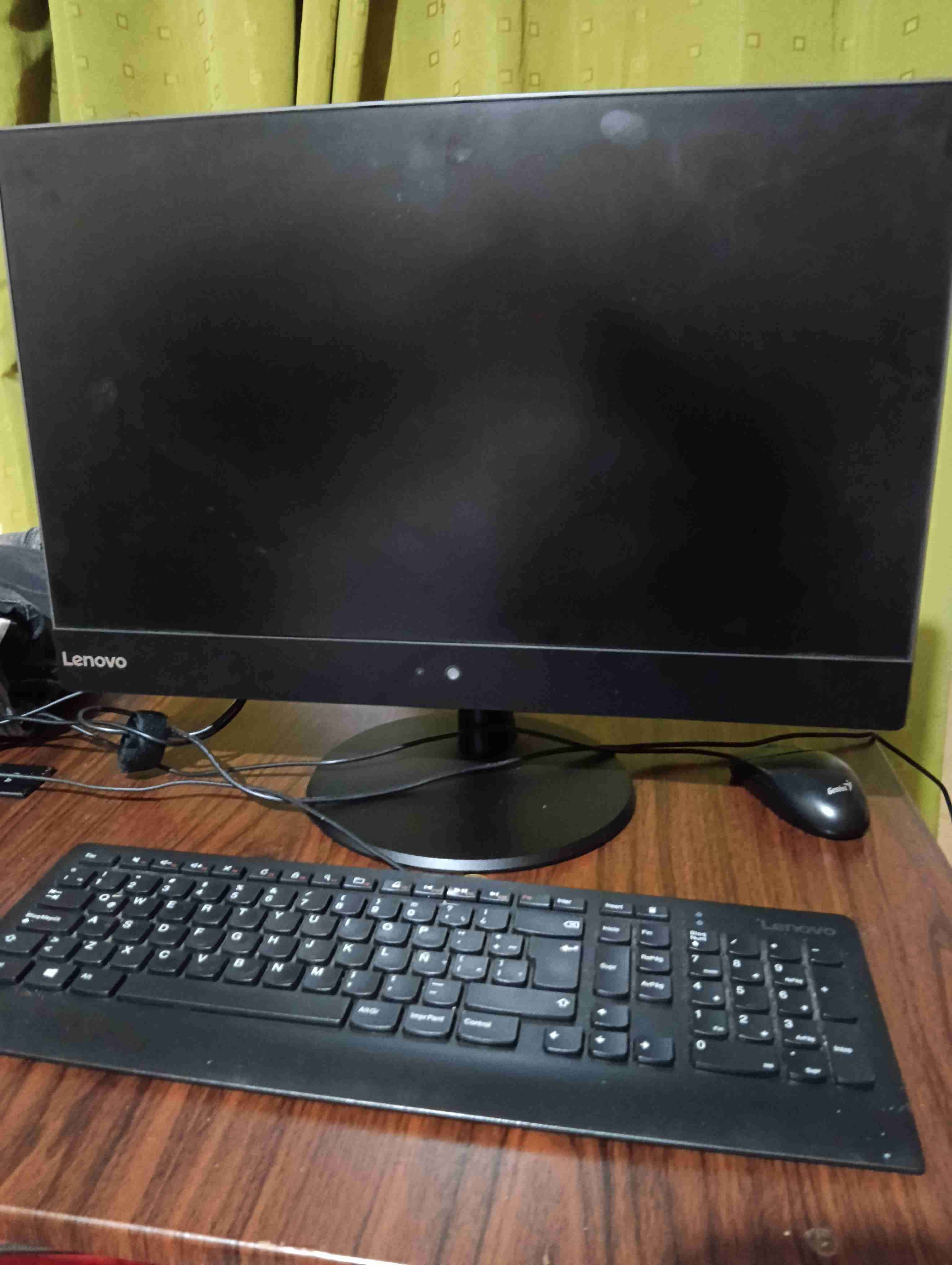 Computador Lenovo todo en uno - miniatura 2