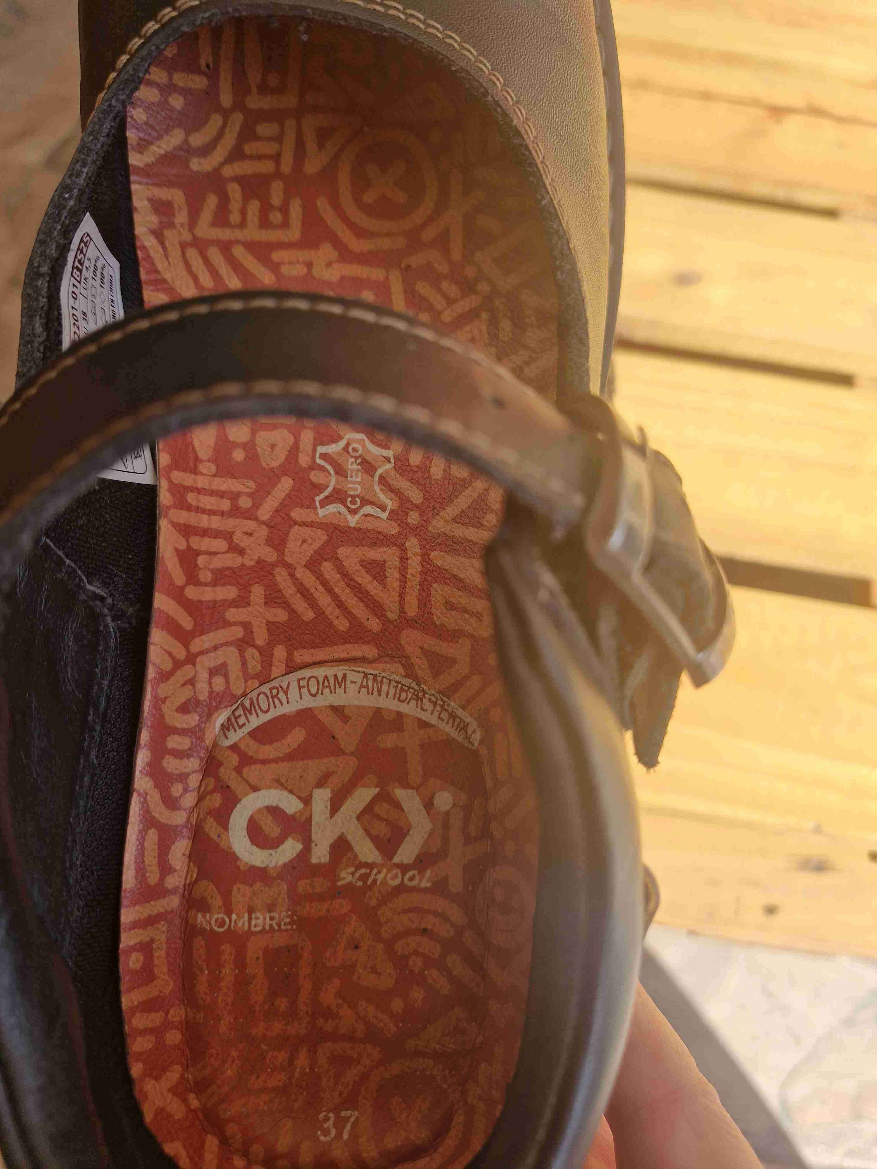 Zapatos escolares negros con hebilla - miniatura 3