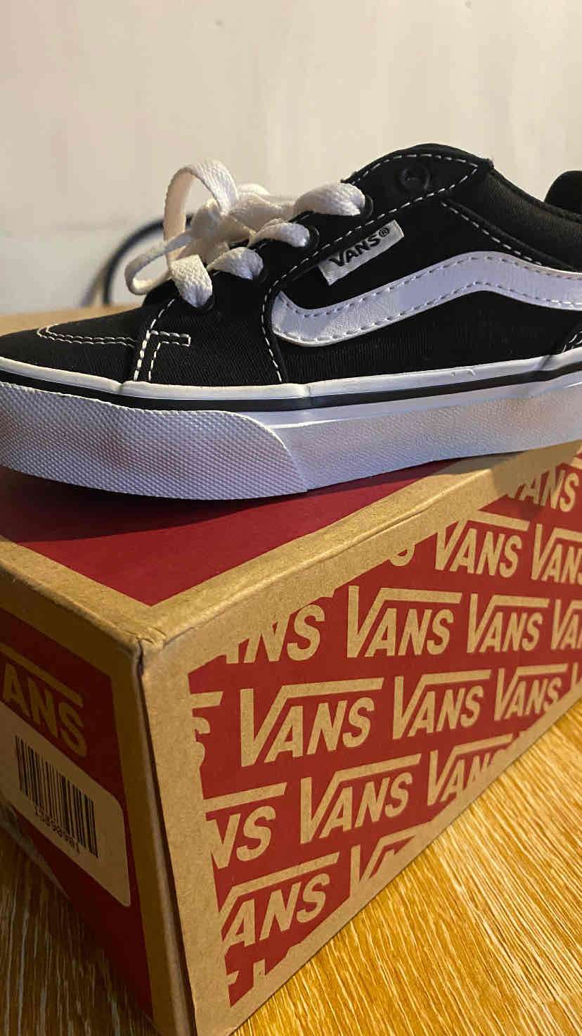 Zapatillas negras Vans nuevas - miniatura 1
