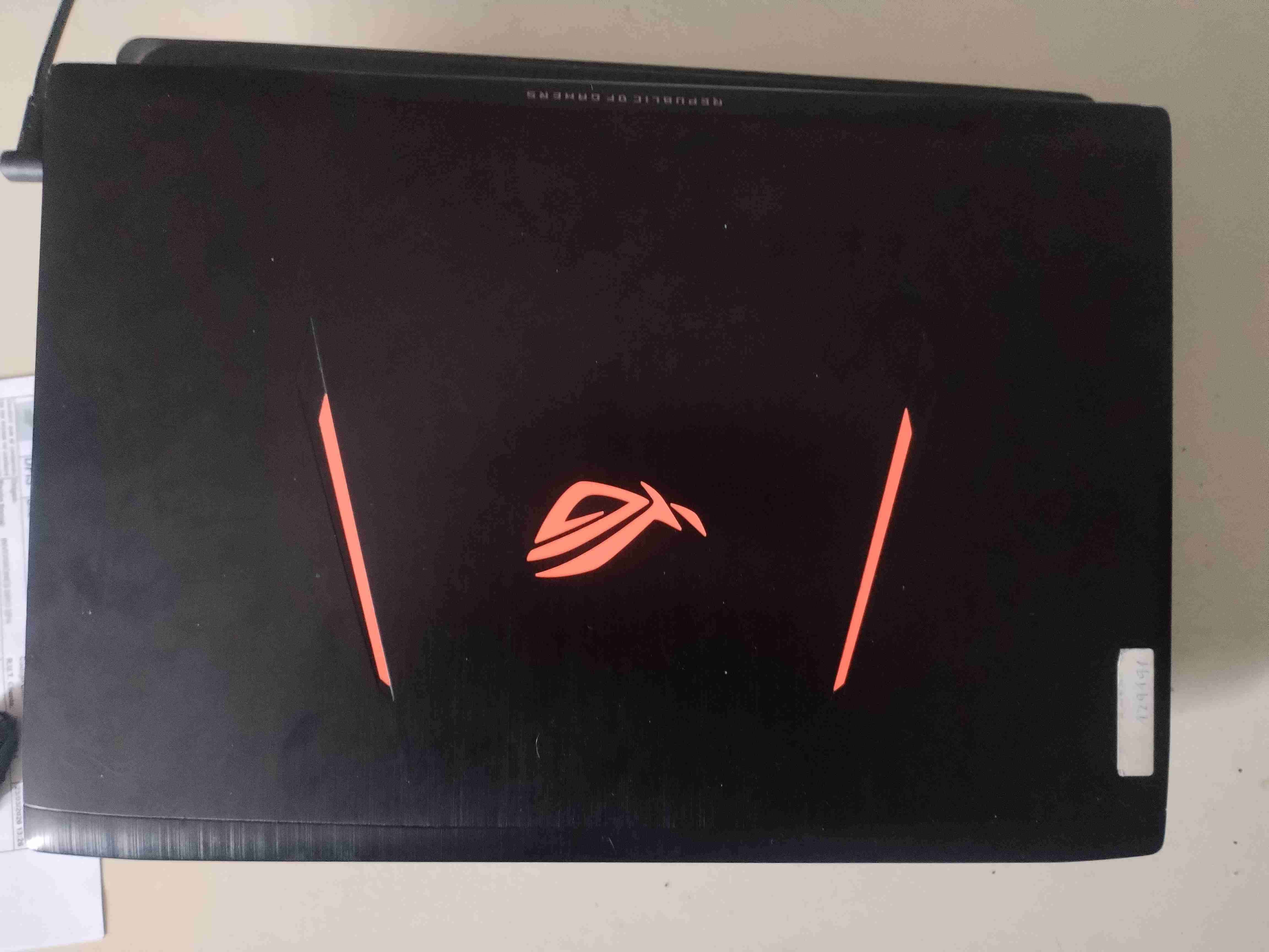 Notebook Asus gamer negra - miniatura 2