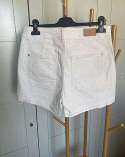 Shorts blancos de mezclilla mujer - miniatura 2