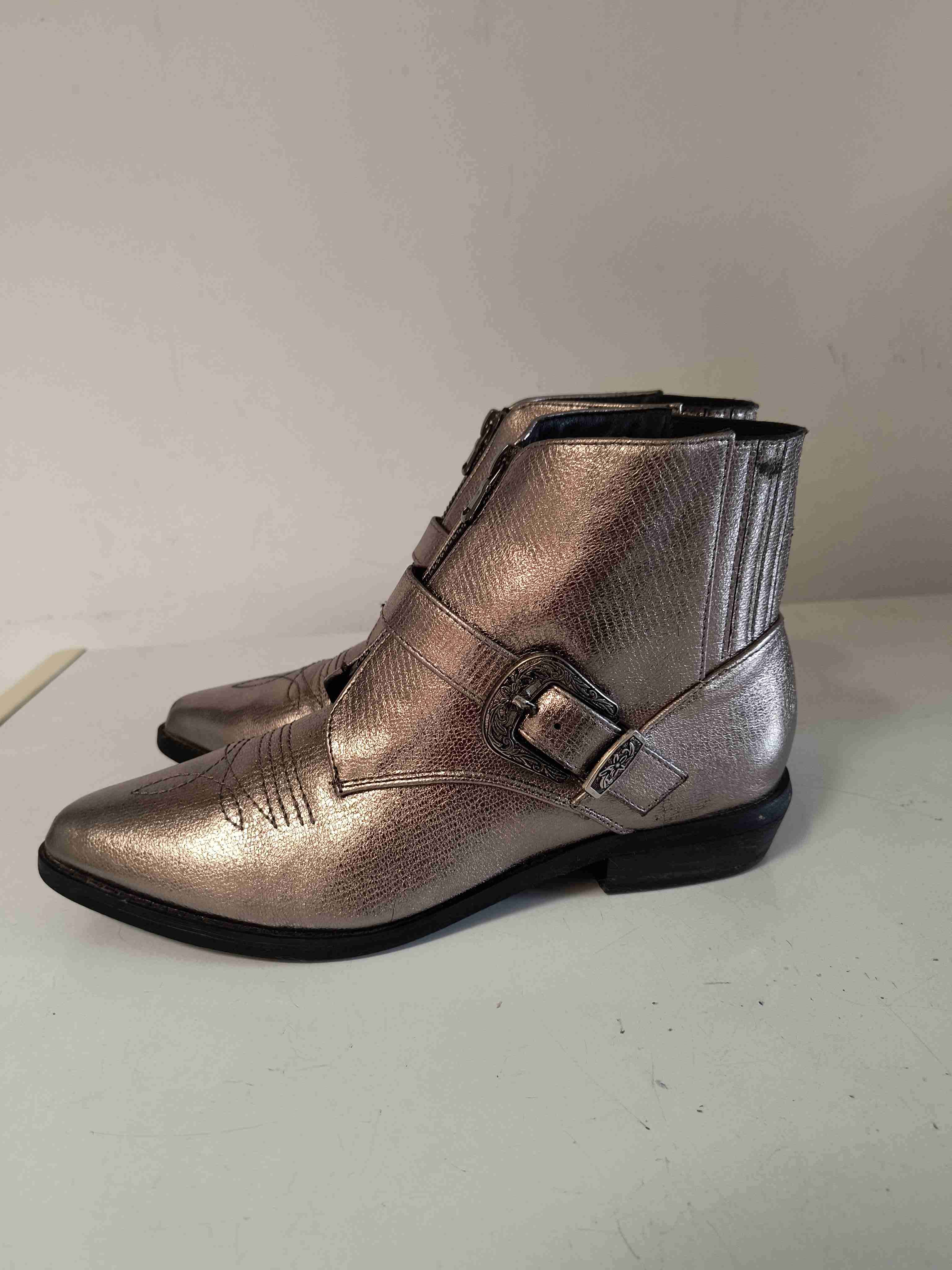 Botines metálicos con hebilla tipo texano - miniatura 2