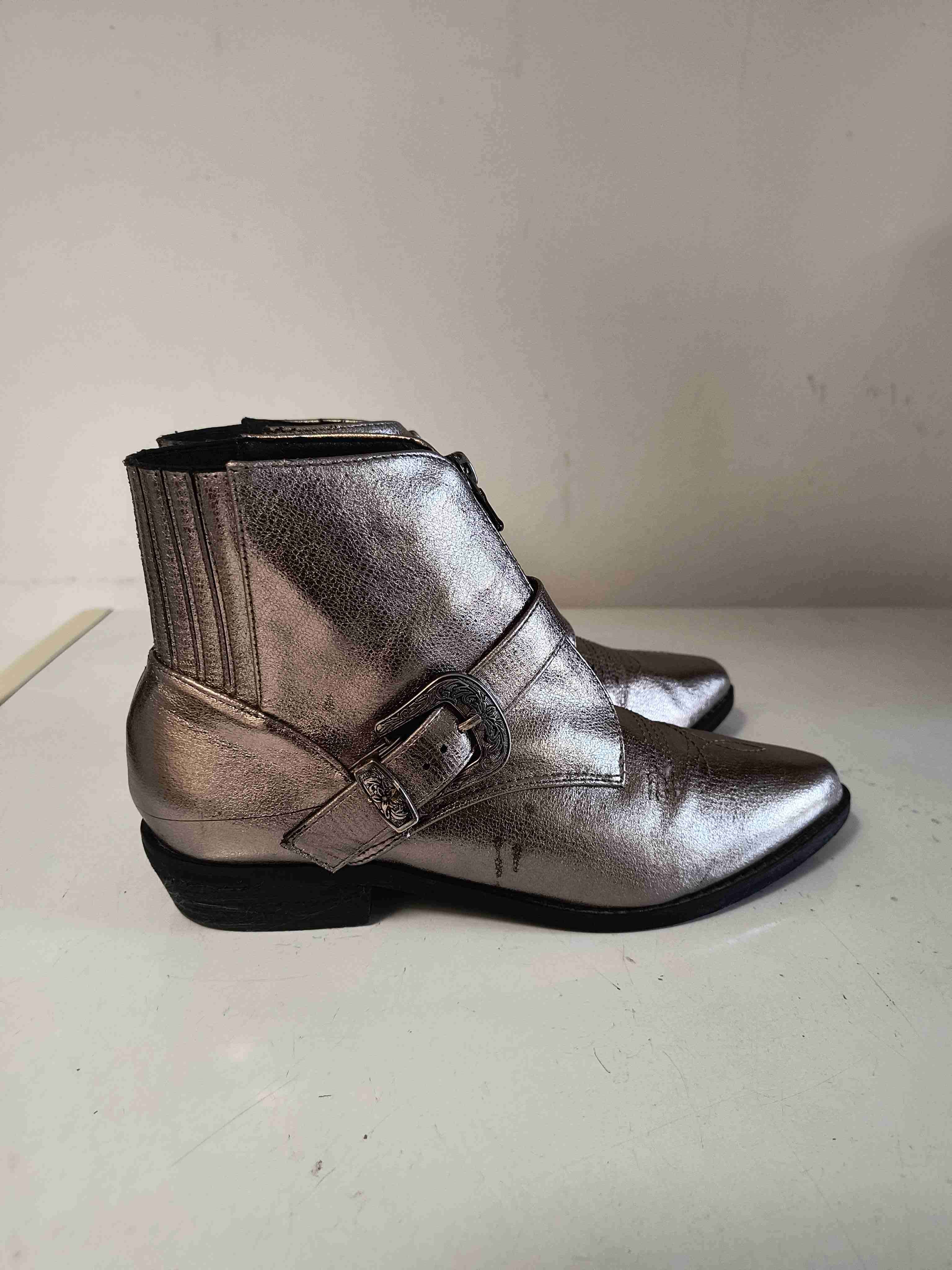 Botines metálicos con hebilla tipo texano - miniatura 4