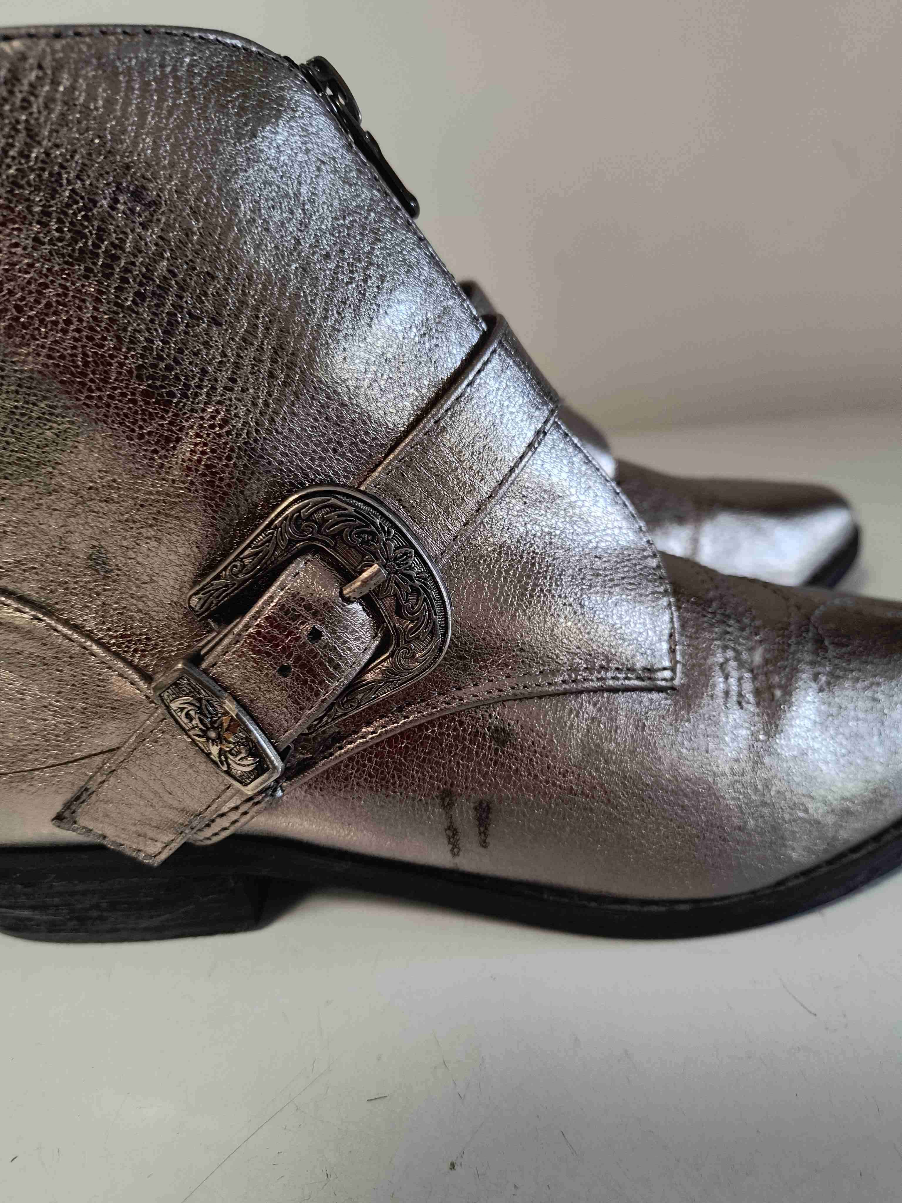 Botines metálicos con hebilla tipo texano - miniatura 6