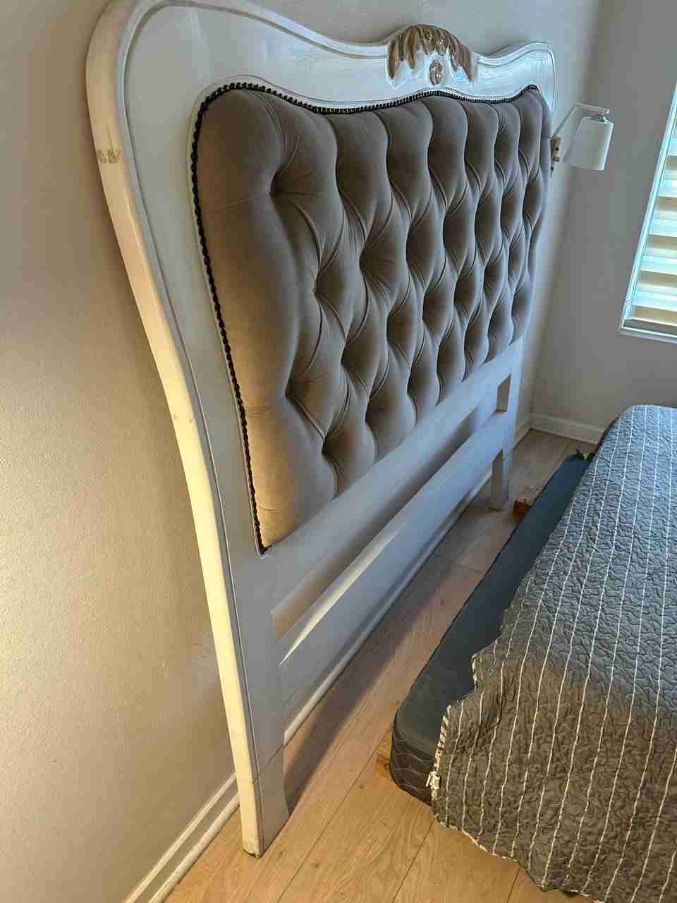 Respaldo de cama acolchado beige - miniatura 2