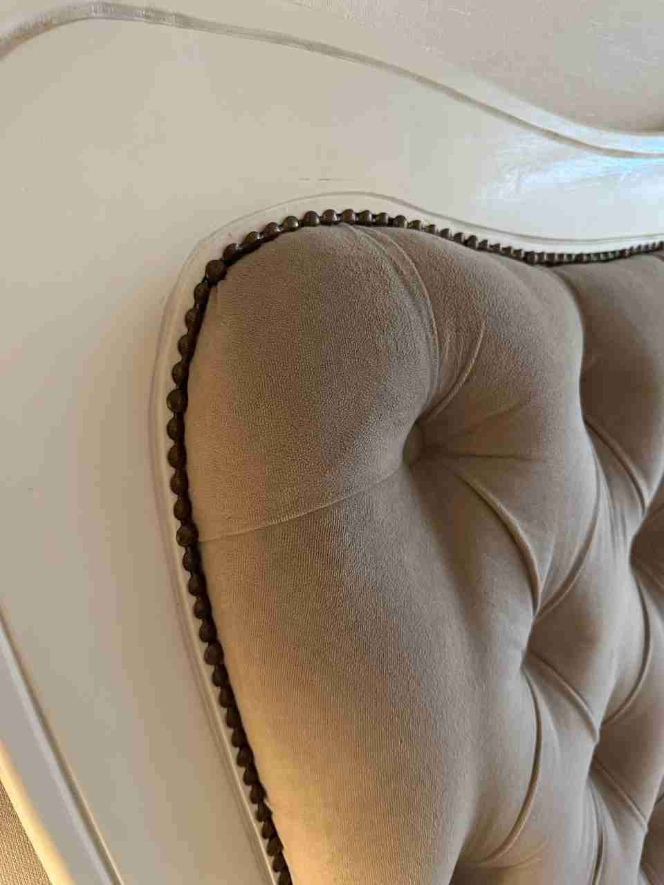 Respaldo de cama acolchado beige - miniatura 4