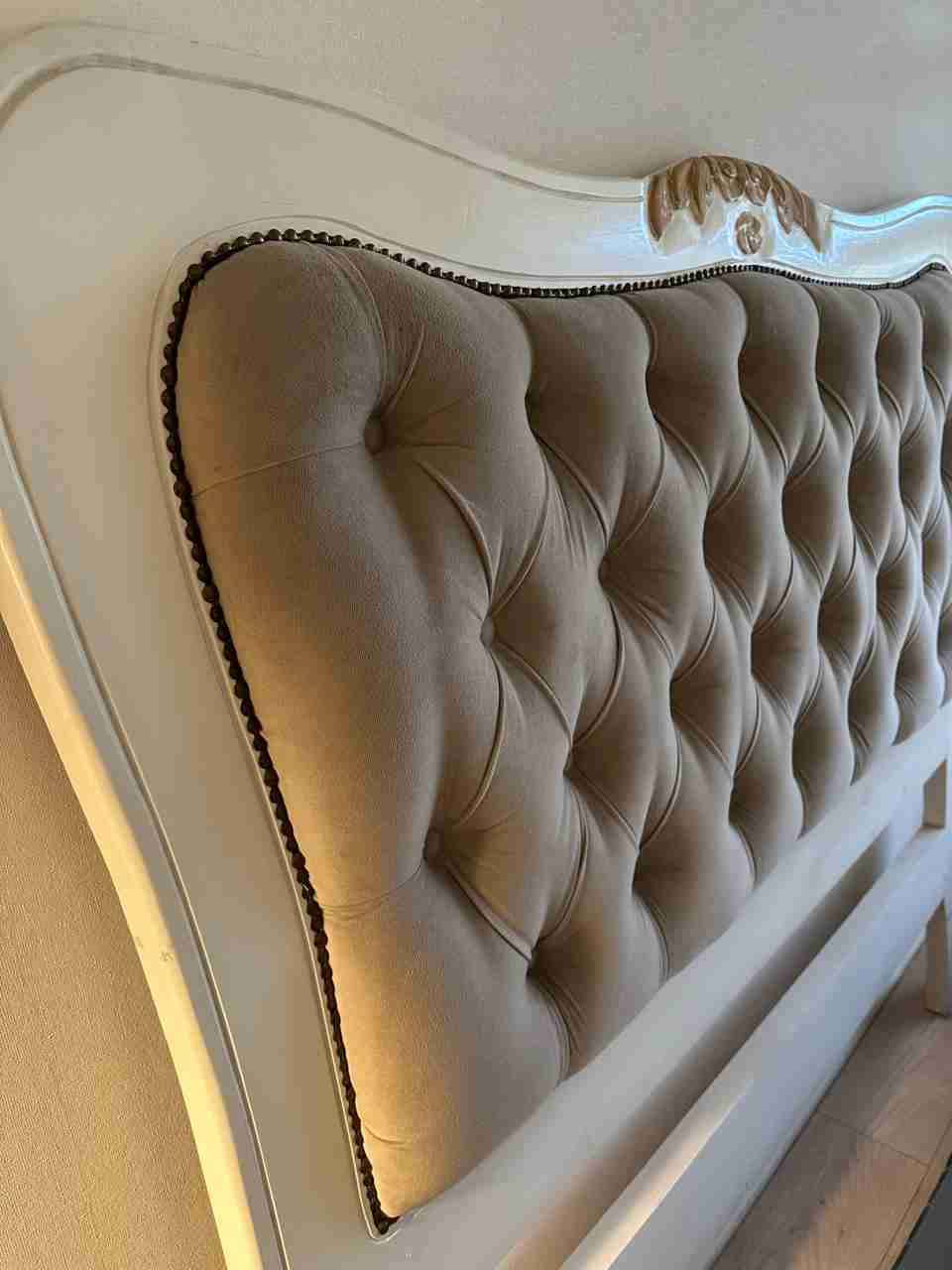 Respaldo de cama acolchado beige - miniatura 5