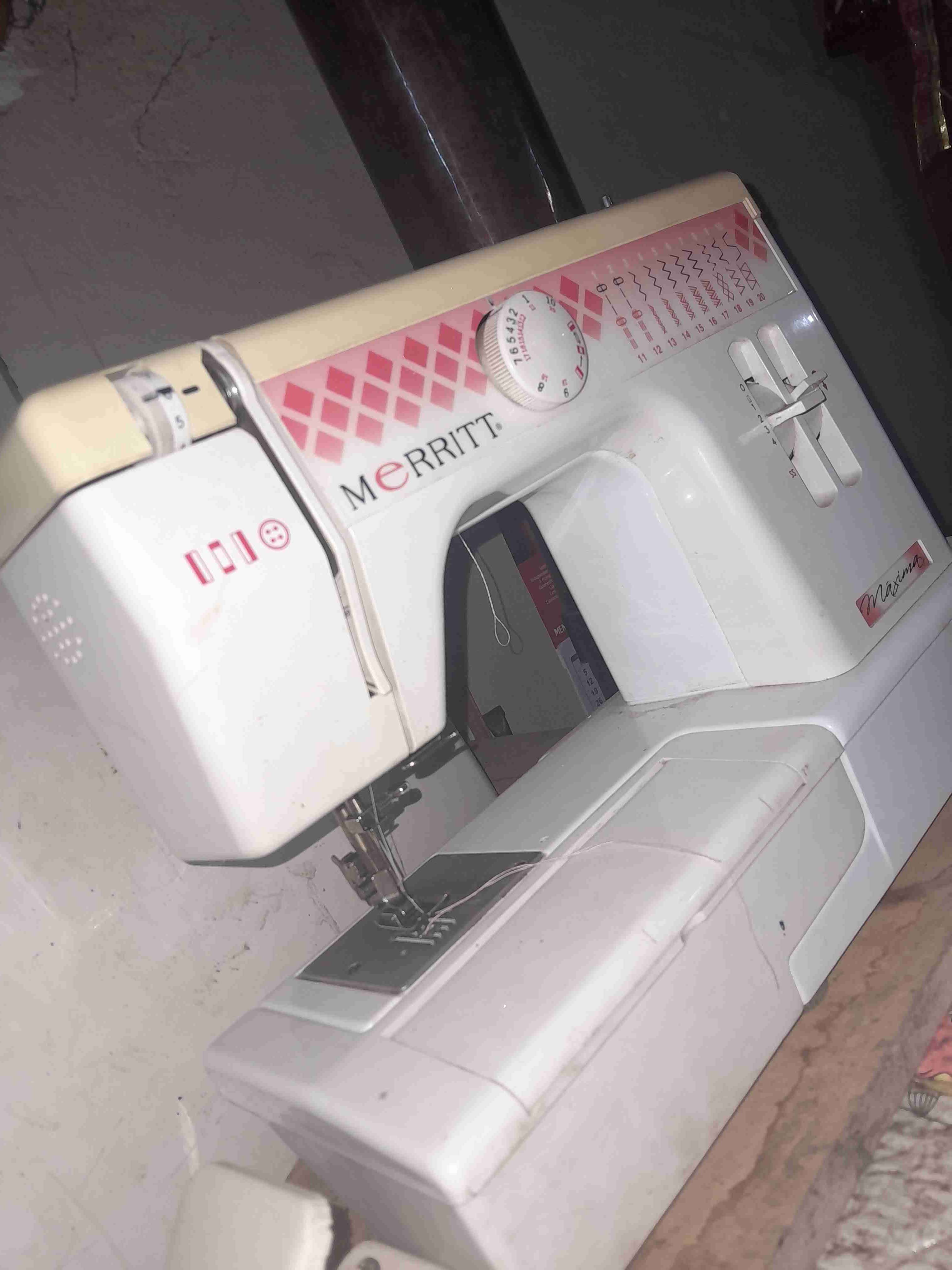 Máquina de coser Merritt semi-automática - miniatura 1