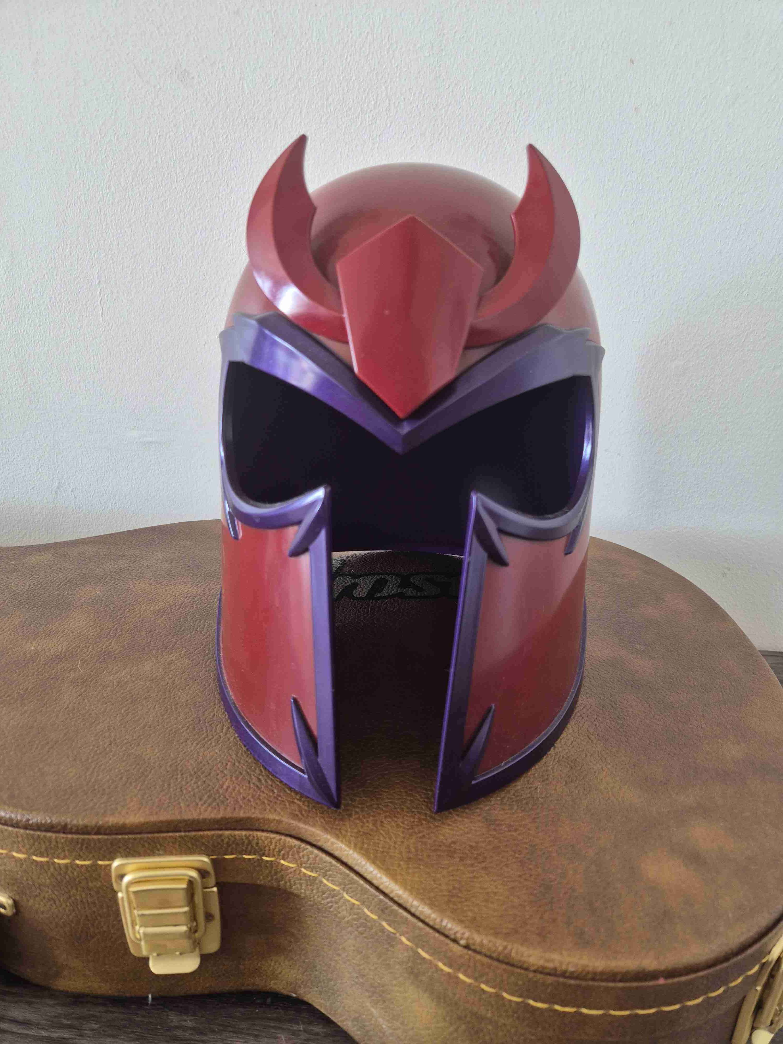 Casco de Magneto marvel legends Xmen - miniatura 1