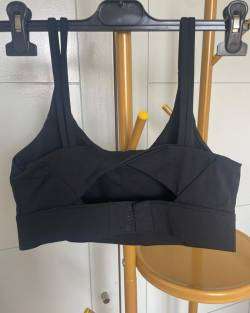 Top deportivo negro marca Raak - miniatura 2