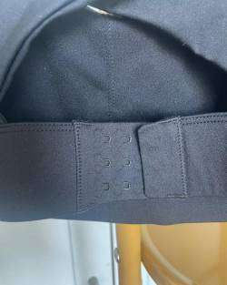 Top deportivo negro marca Raak - miniatura 3