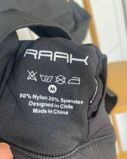 Top deportivo negro marca Raak - miniatura 5