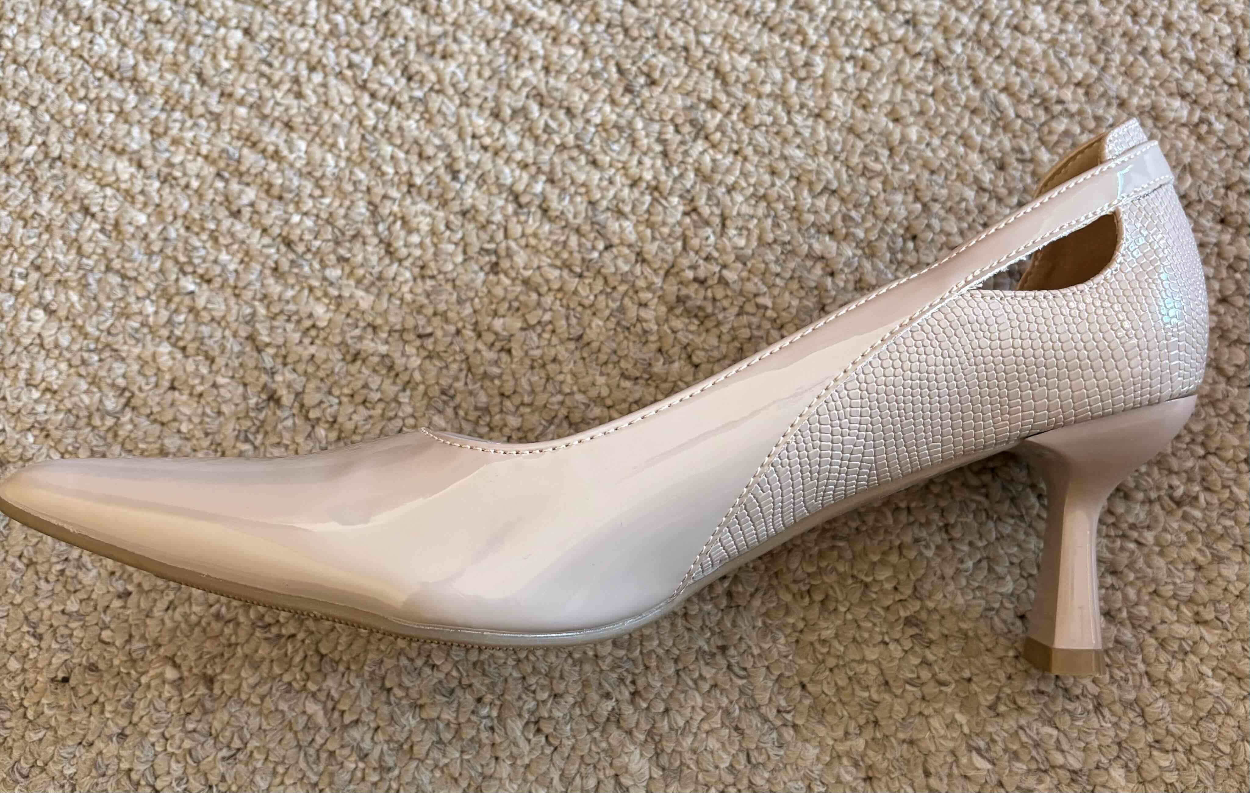 Zapato de taco beige - miniatura 1