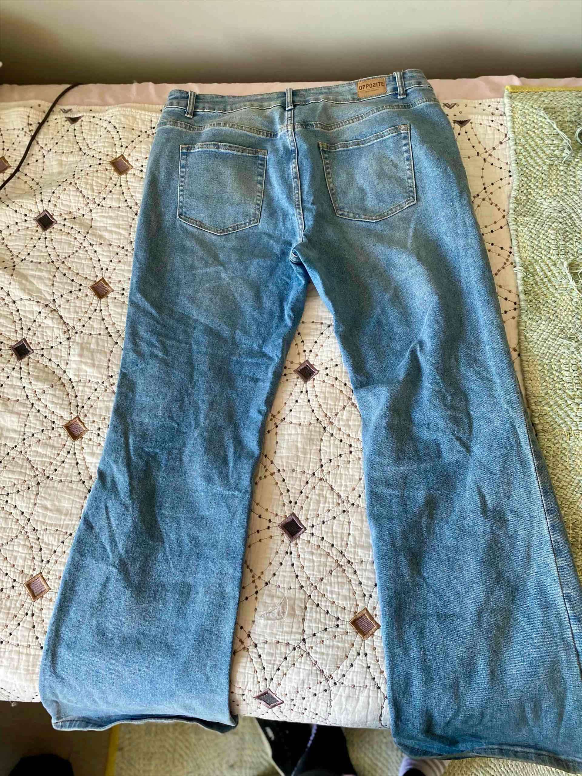 Jeans azules desgastados - miniatura 2