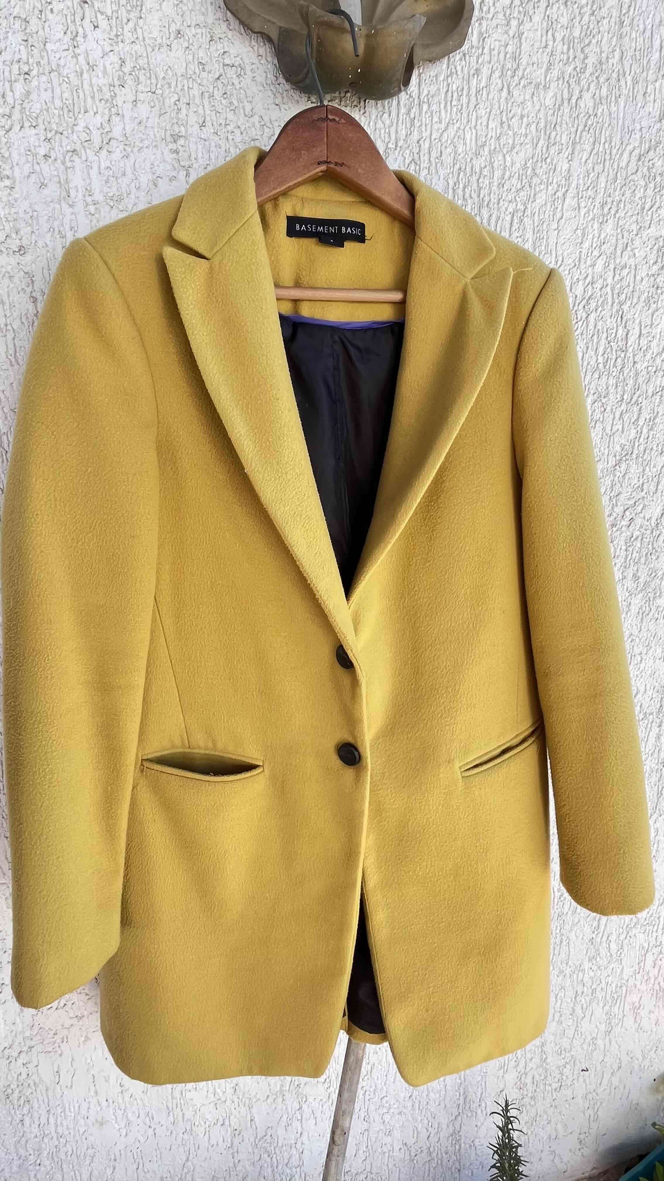 Abrigo amarillo estiloso - miniatura 2