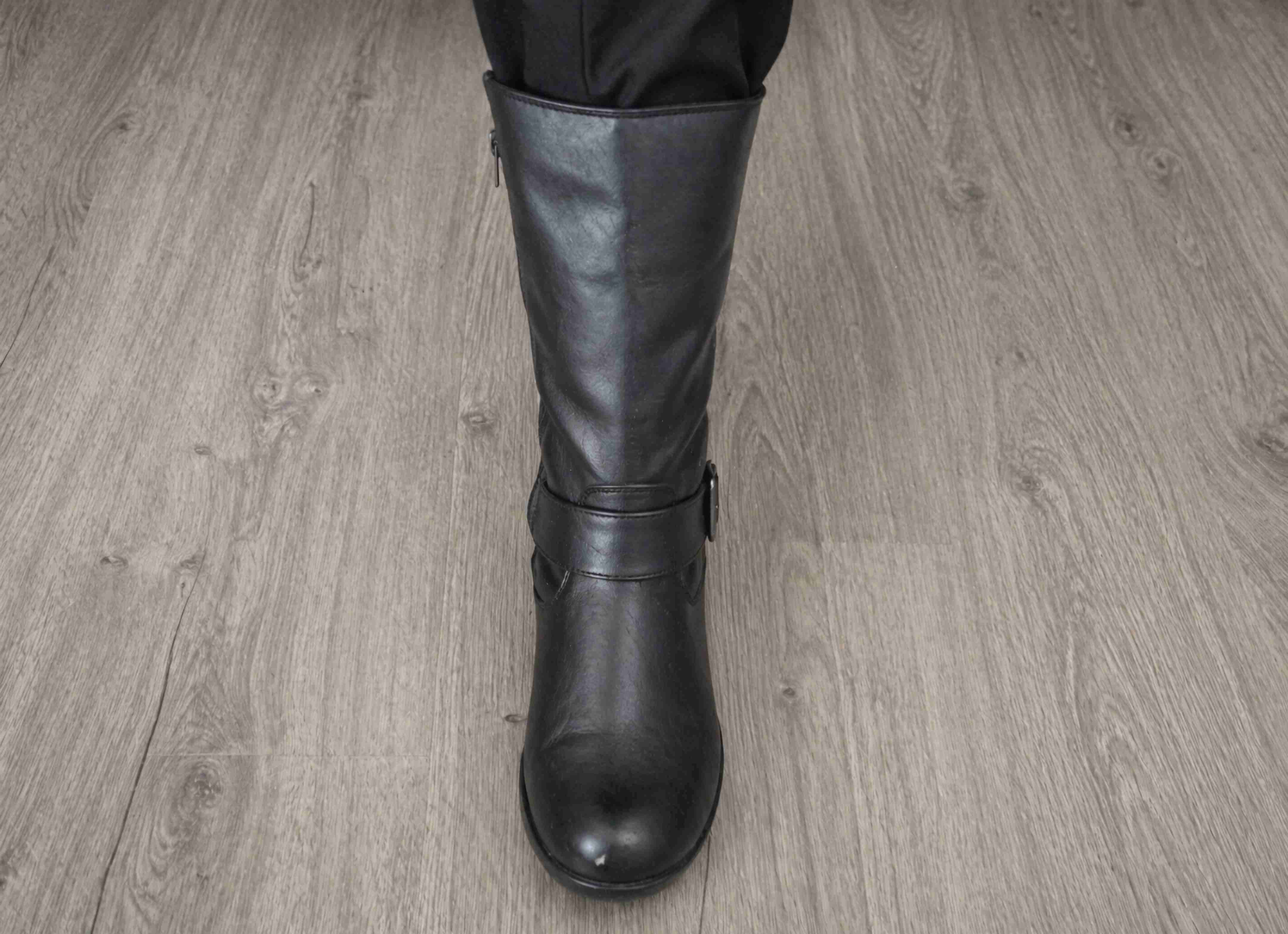 Botas negras con hebilla - miniatura 3