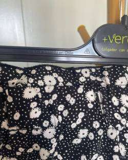 Falda corta floreada negra - miniatura 3