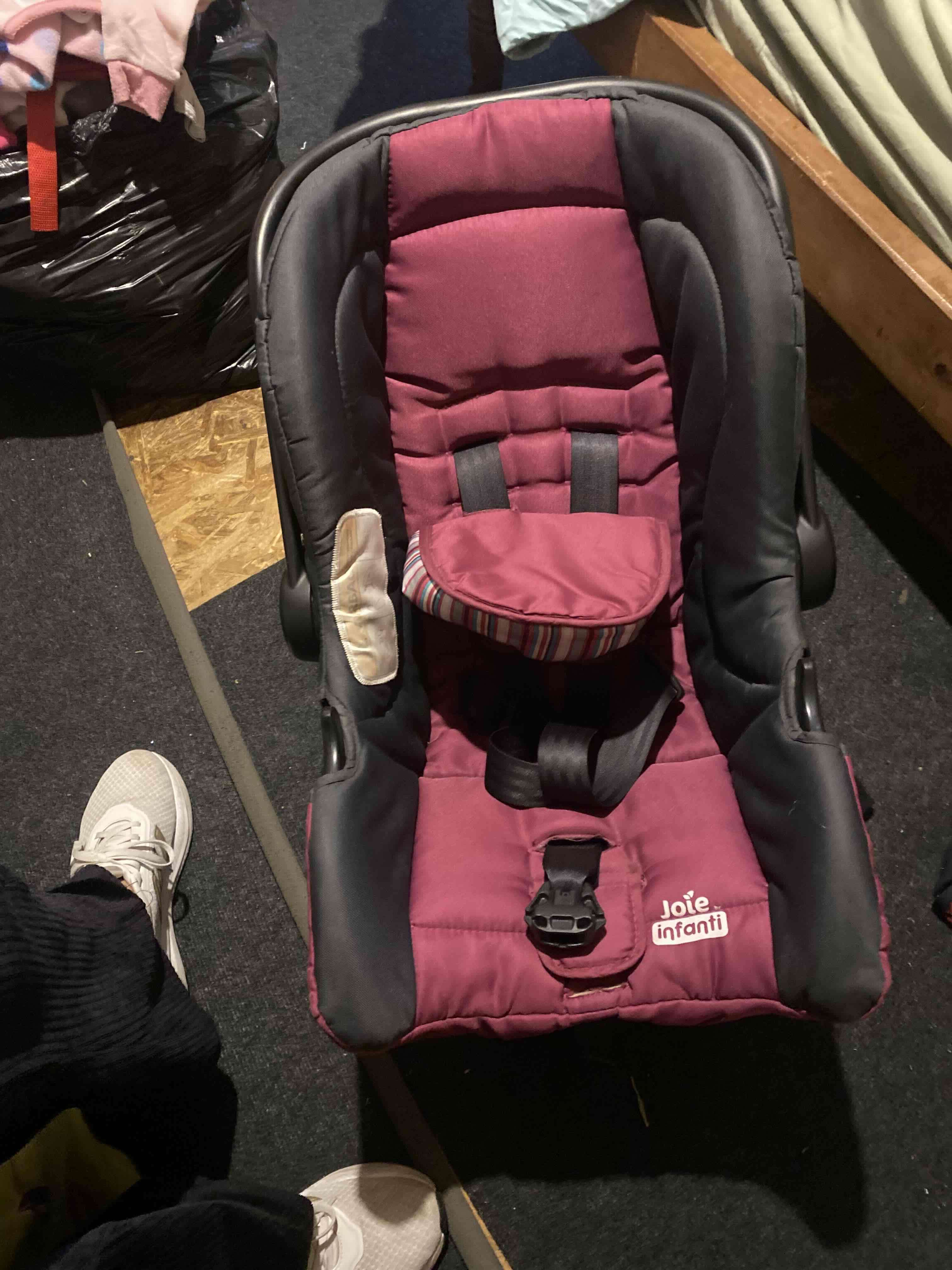 Silla de Auto Infanti burdeo - miniatura 1