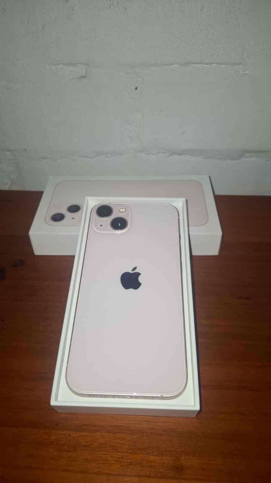 Vendo mi iPhone 13 rosado - miniatura 2