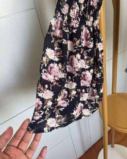 Blusa hombros descubiertos floral - miniatura 3